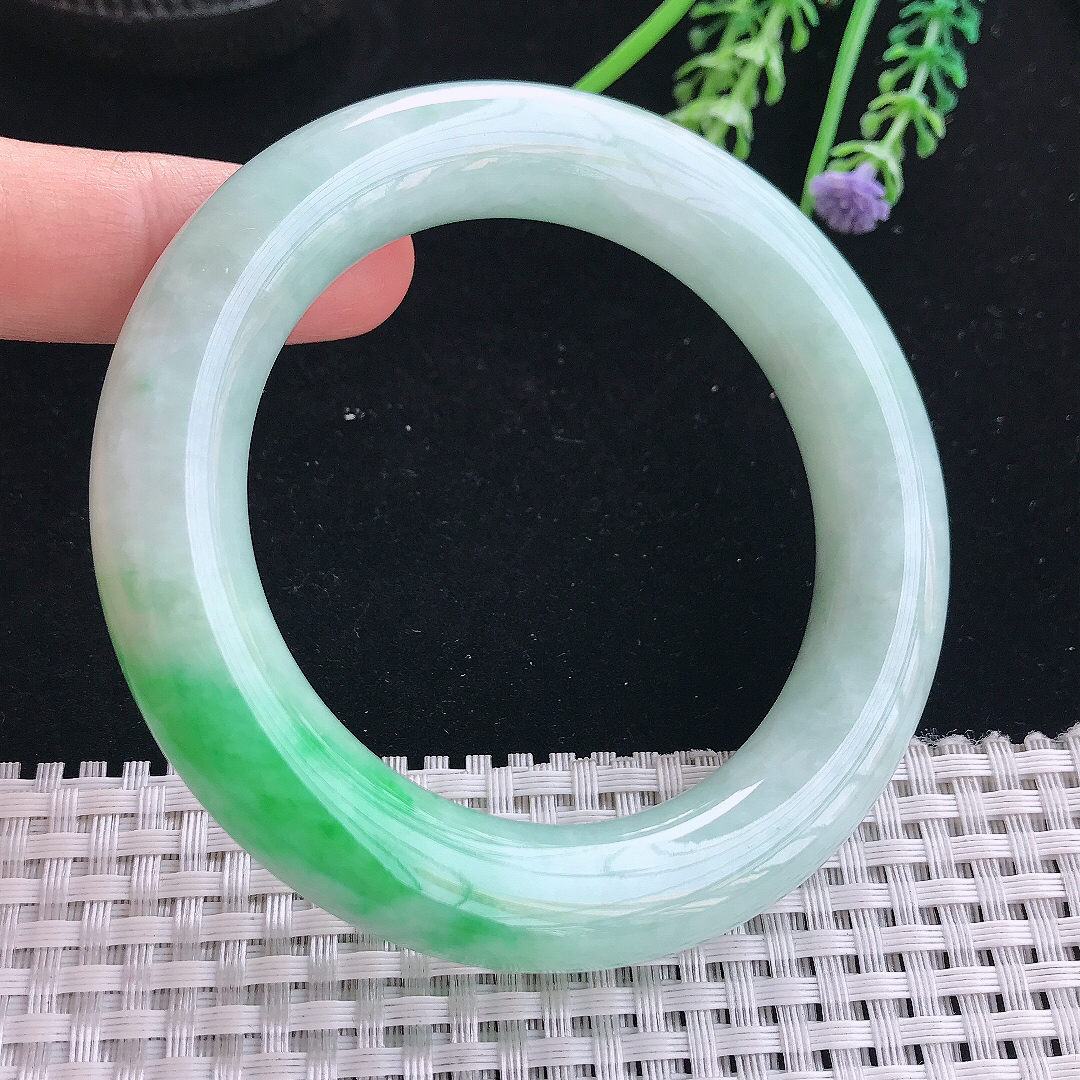 实拍天然翡翠56.5/12.7/12.3老坑精美温润飘阳绿胖圆条手镯翡翠玉镯手环