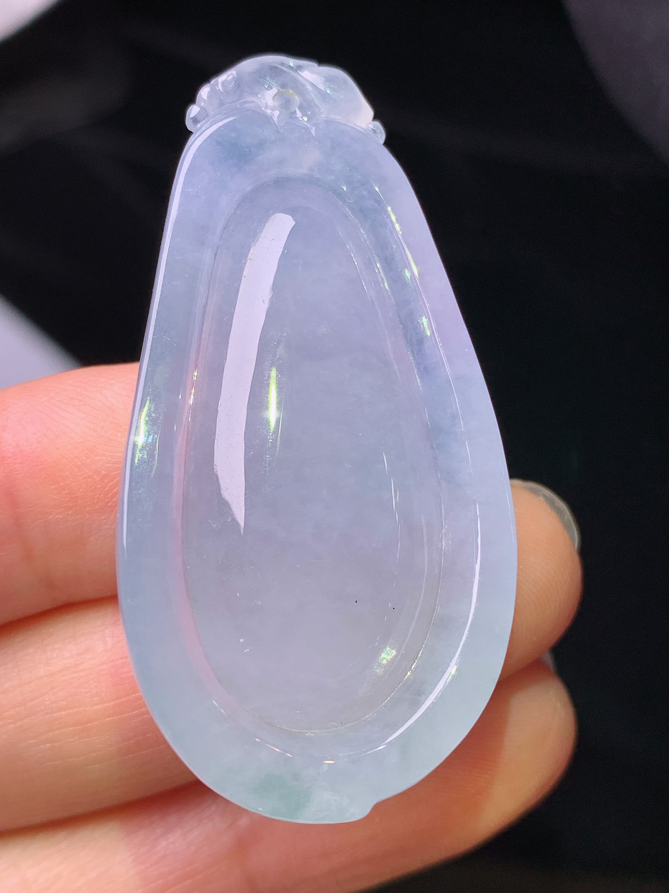 紫罗兰福瓜吊坠 玉质细腻 色泽艳丽清新 水润亮眼 整体尺寸46.3*23.6*9c1