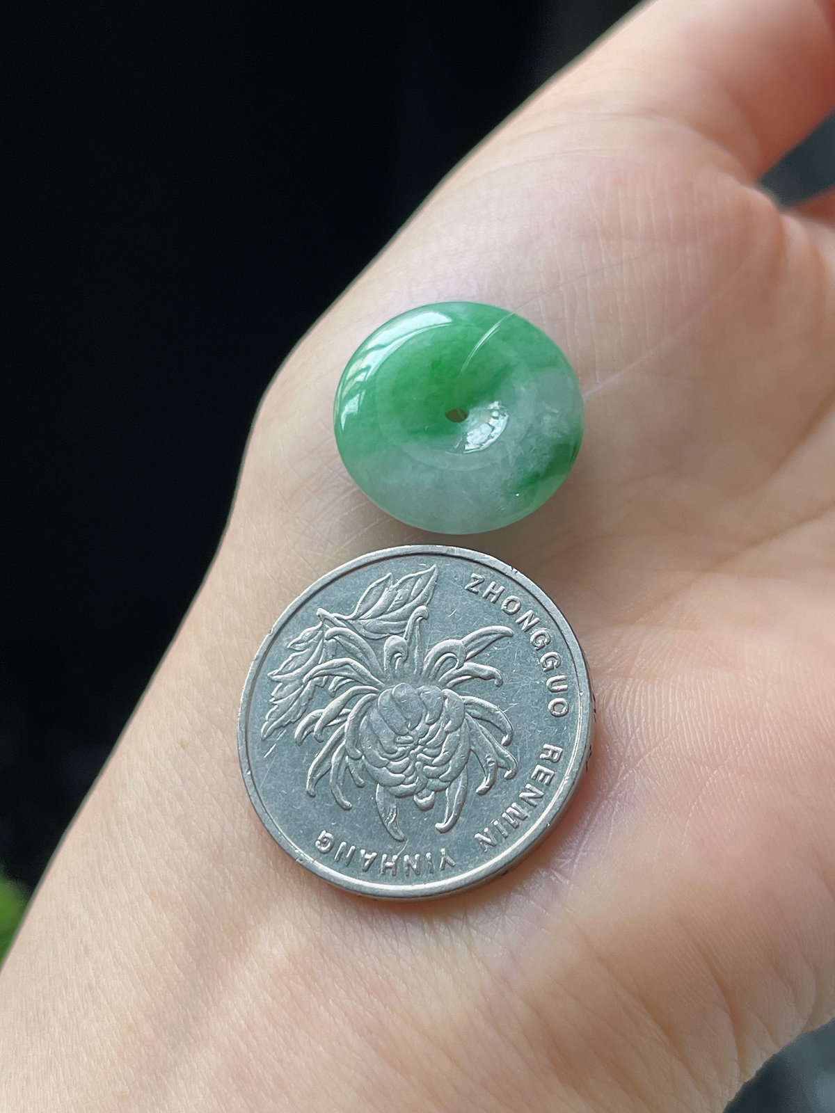 翡翠糯化种飘绿平安扣