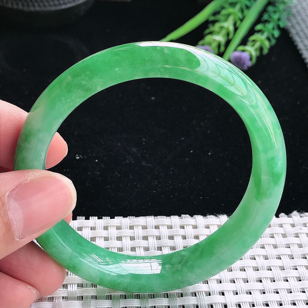 实拍天然翡翠56.5/11.8/8.3老坑精美满绿辣阳绿手镯翡翠玉镯手环