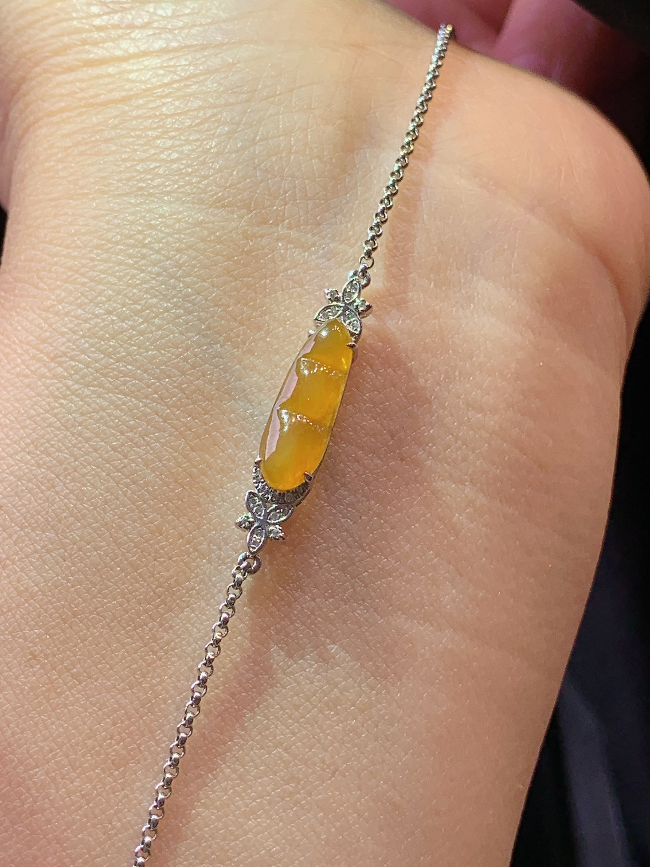 18k金钻镶嵌黄翡四季豆手链 玉质细腻 色泽艳丽清新 水润亮眼 整体尺寸180*5*4.3y4