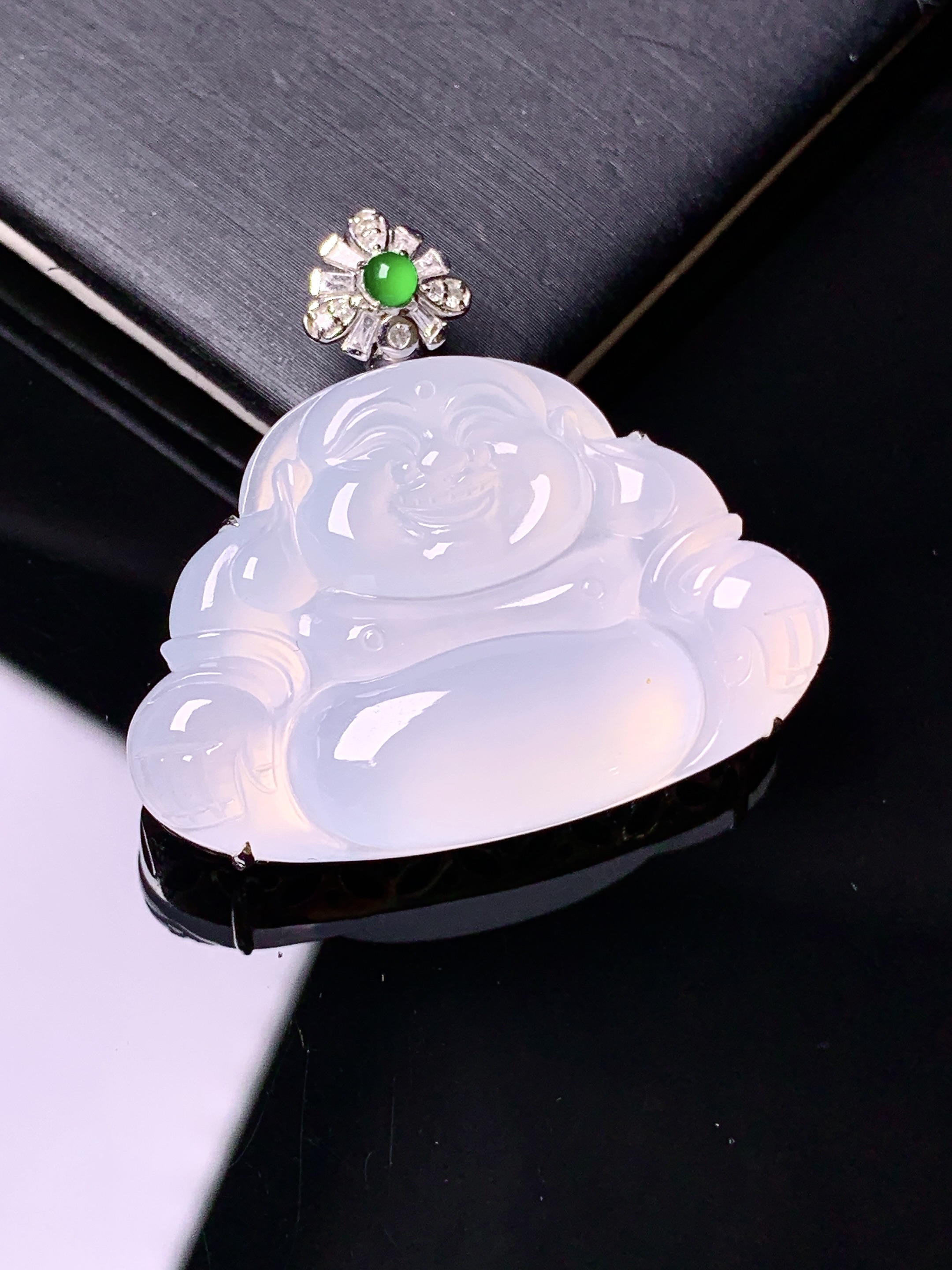 18k金钻镶嵌冰种佛公吊坠 玉质细腻 色泽艳丽清新 水润亮眼 整体尺寸32.2*35*8.2z2