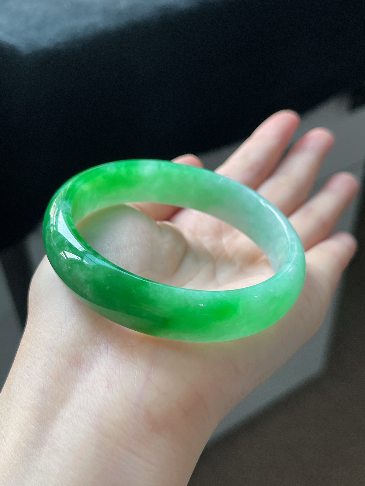 正圈58.4圈口，翡翠糯化种飘绿手镯