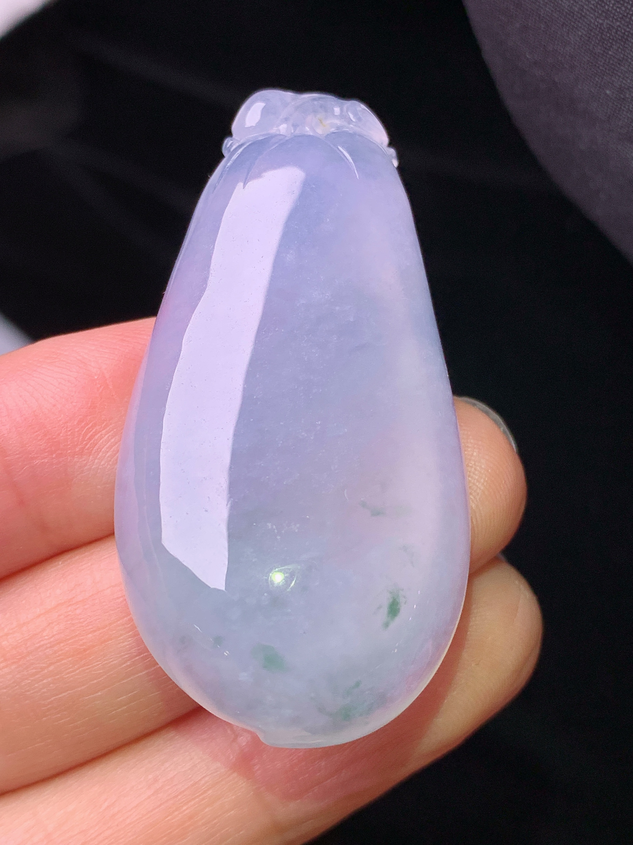 紫罗兰福瓜吊坠 玉质细腻 色泽艳丽清新 水润亮眼 整体尺寸46.3*23.6*9c1