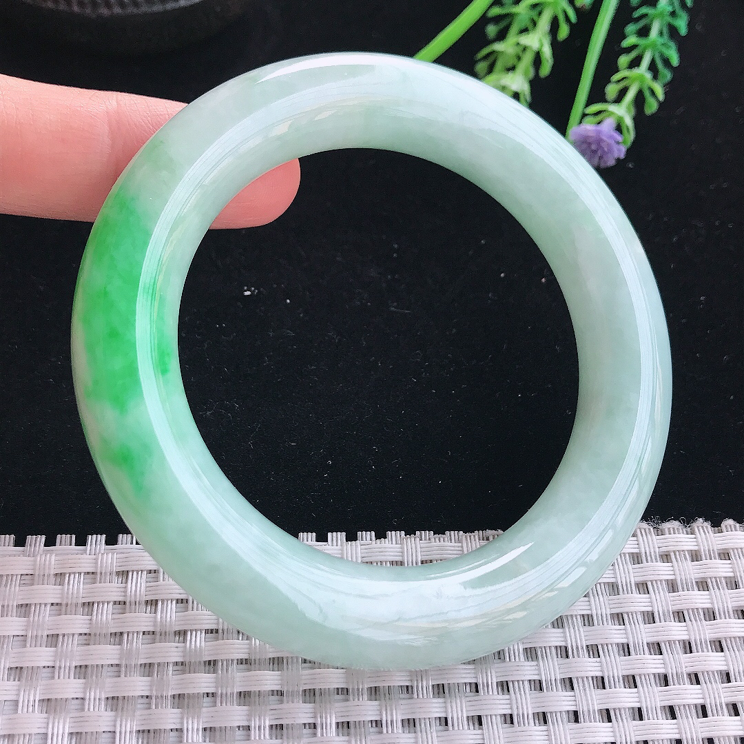 实拍天然翡翠56.5/12.7/12.3老坑精美温润飘阳绿胖圆条手镯翡翠玉镯手环