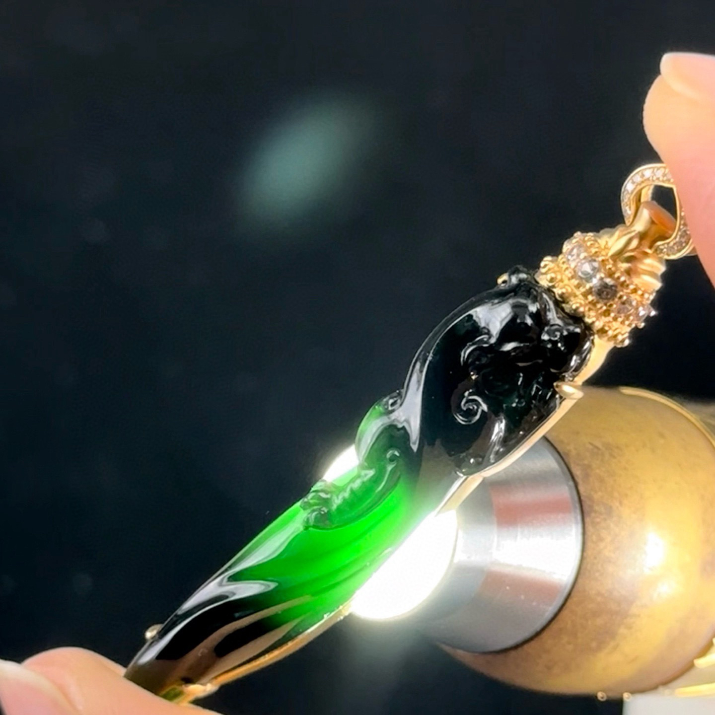 精品18k墨翠小龙柱 种好色正 黑度极好 打灯通透 油性十足 尺寸51.5