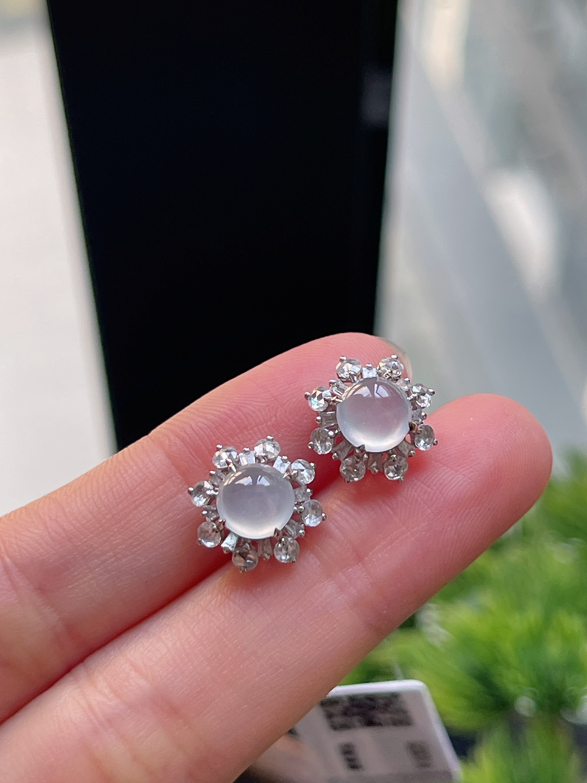 翡翠白冰耳坠，印记：Au750,伴钻石