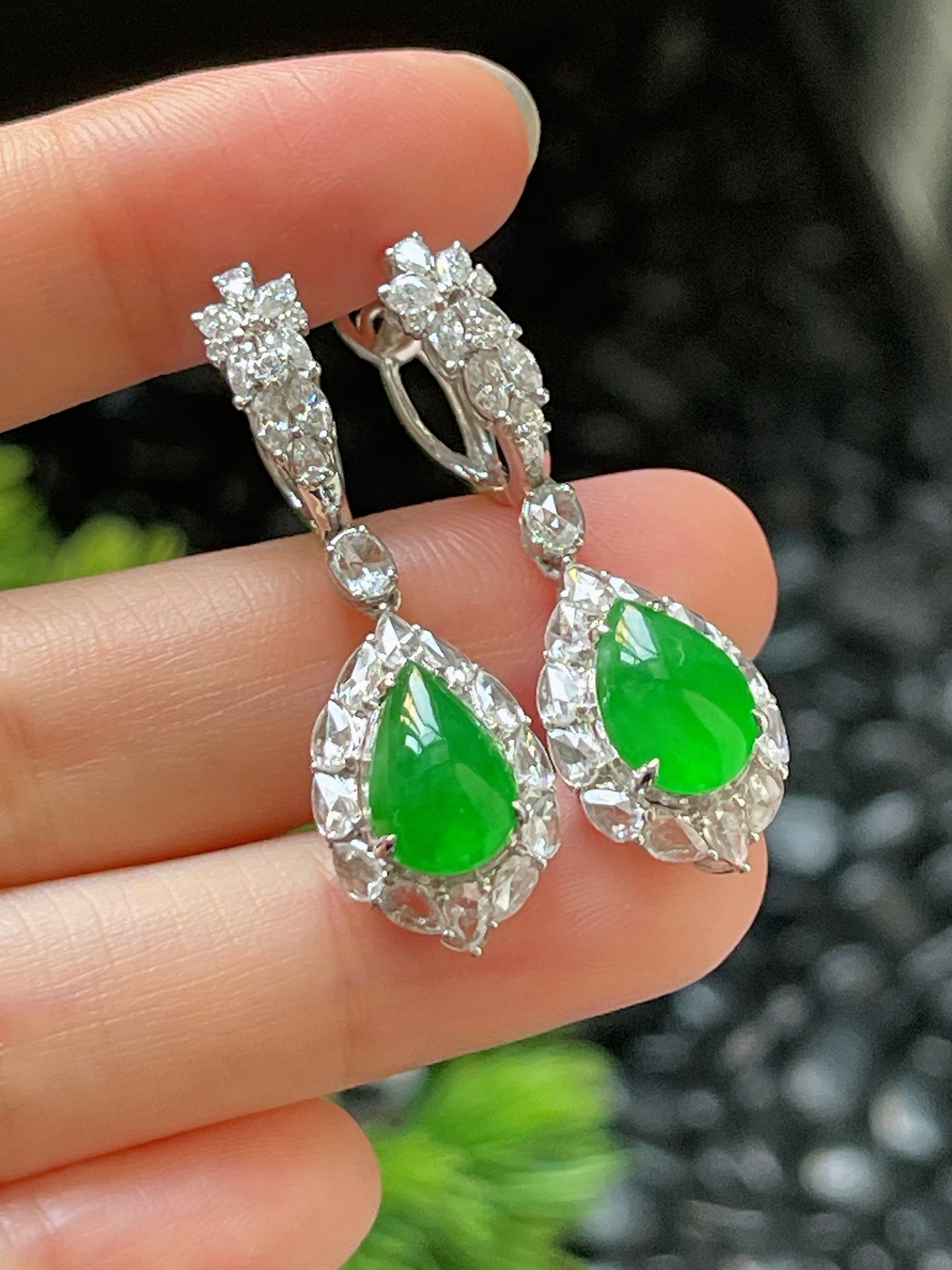 翡翠冰绿耳坠，印记：Au750,伴钻石