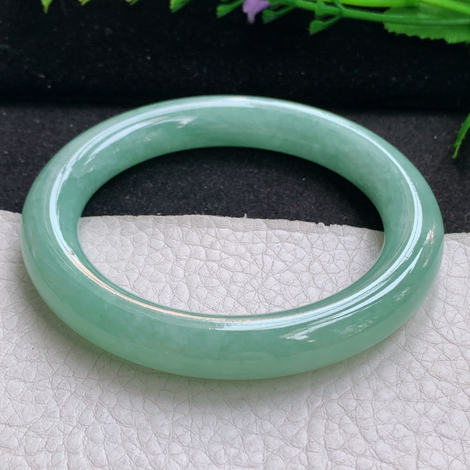 n实拍56.5*10.5美人镯 天然缅甸翡翠A货手镯水润甜绿圆条玉手环