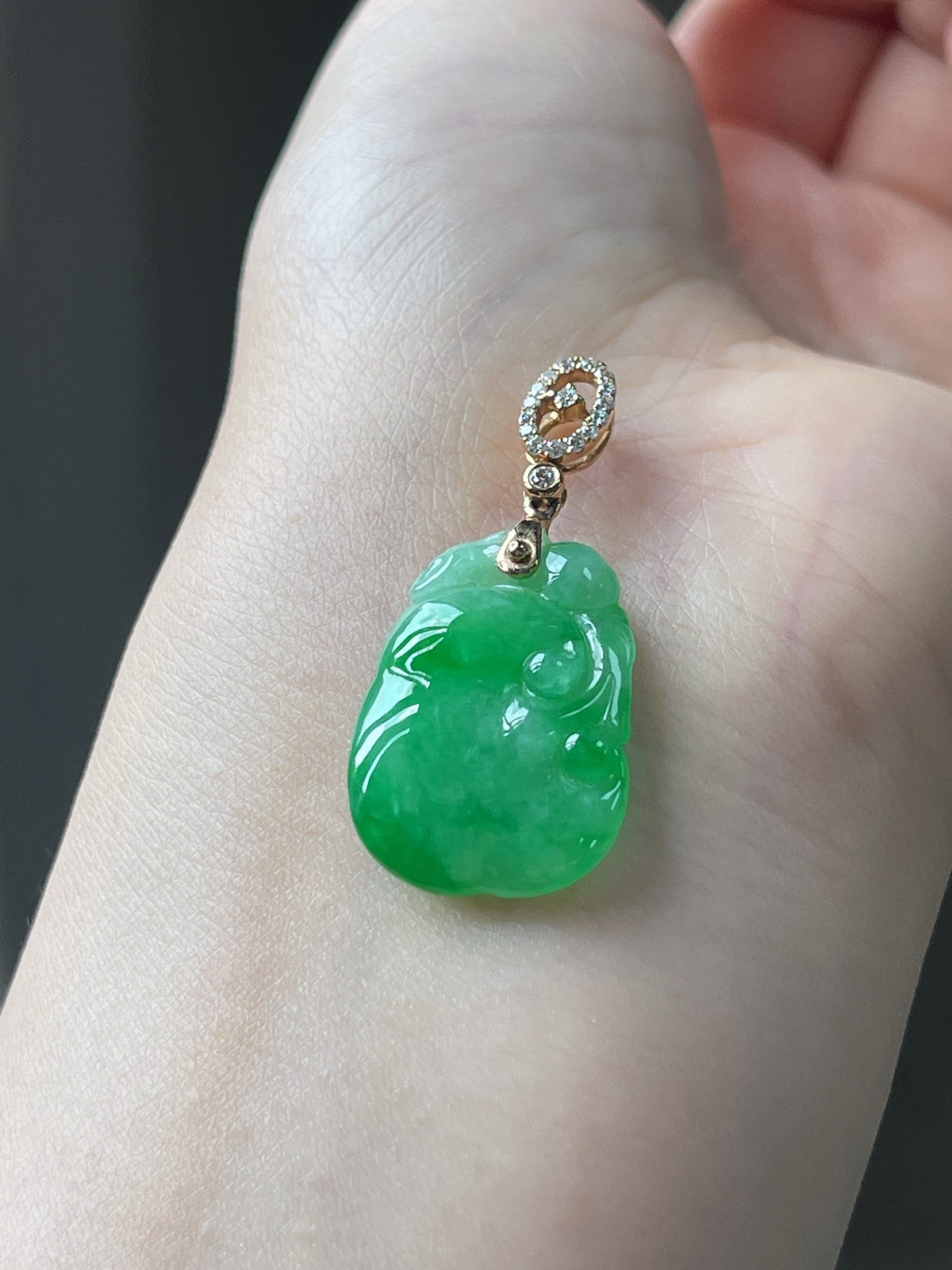 翡翠冰糯种绿色如意，伴钻石