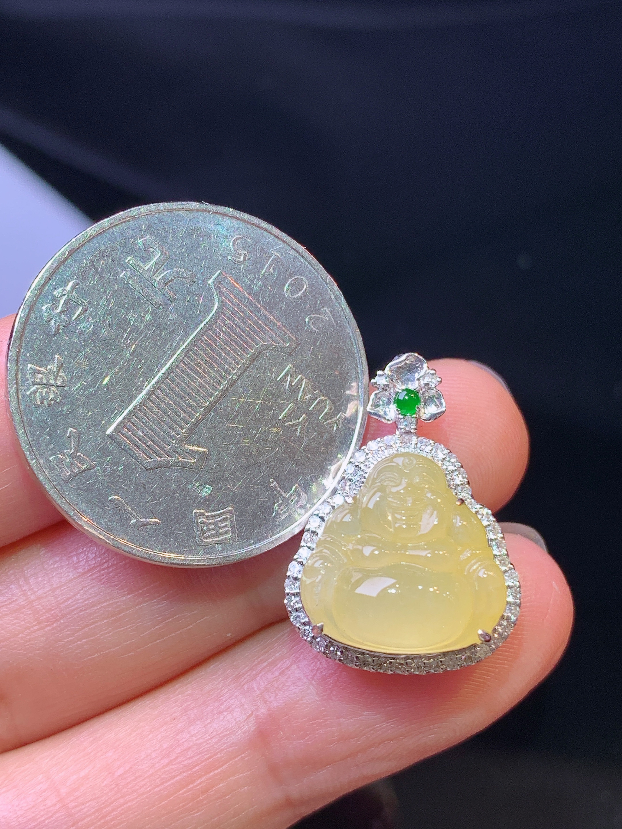 18k金钻镶嵌黄翡佛系公吊坠 玉质细腻 色泽艳丽清新 水润亮眼 整体尺寸22*15.5*10.2z2