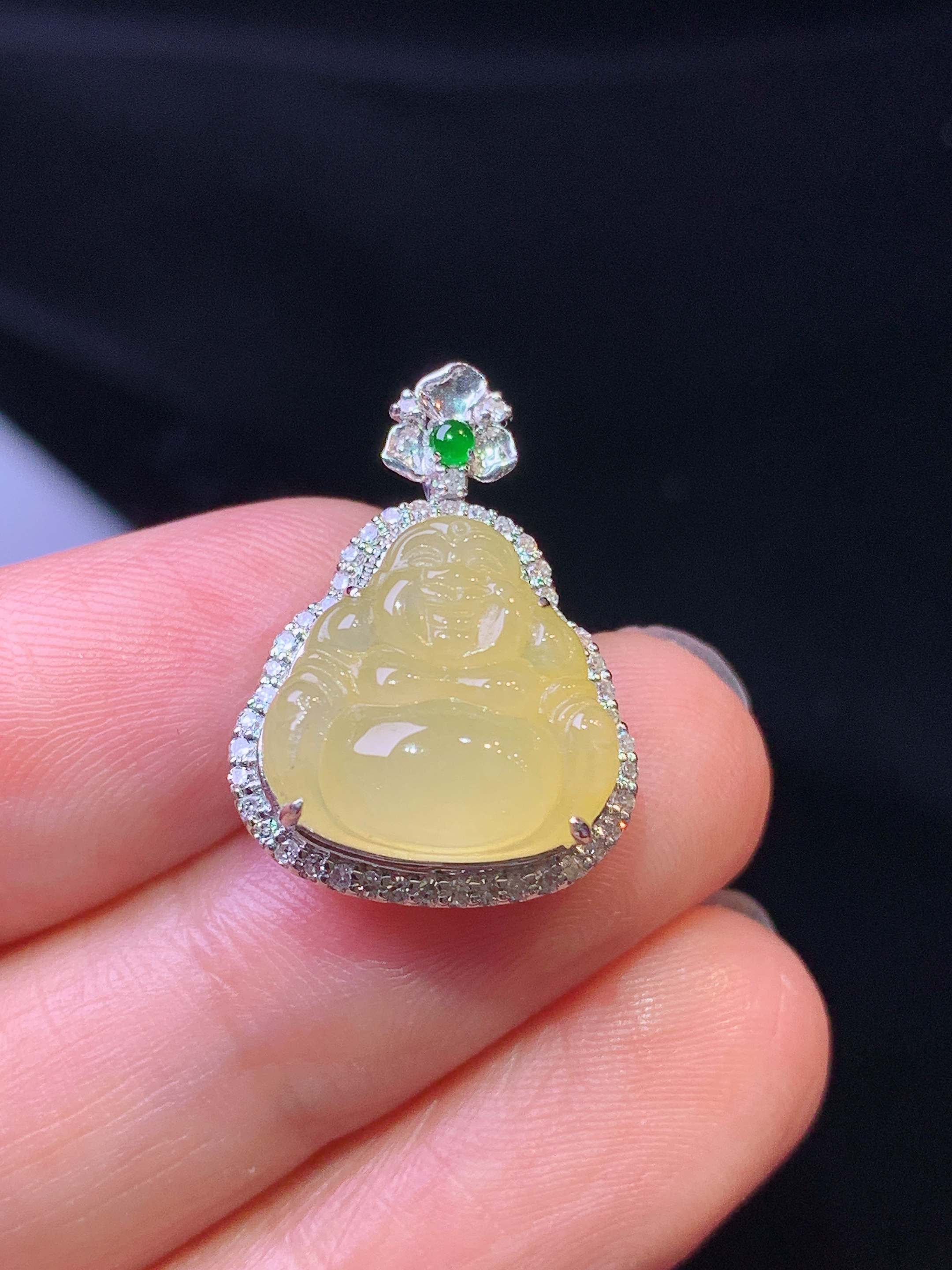 18k金钻镶嵌黄翡佛系公吊坠 玉质细腻 色泽艳丽清新 水润亮眼 整体尺寸22*15.5*10.2z2