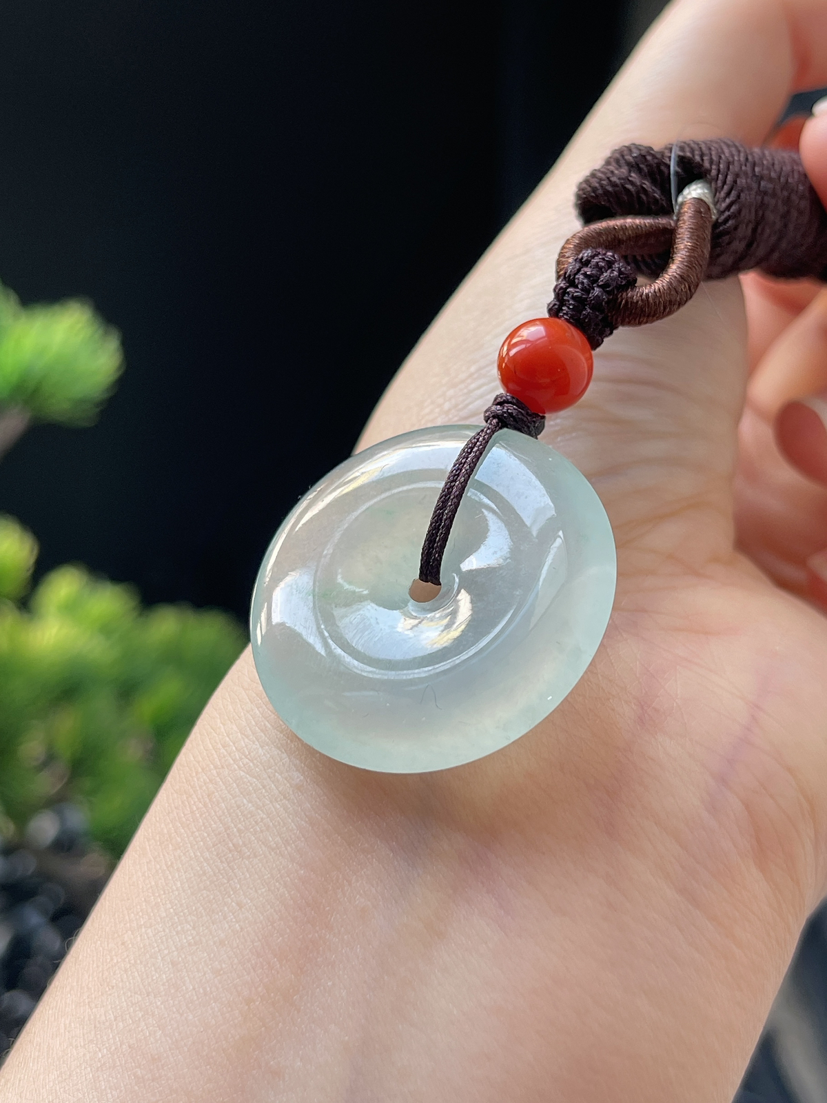 翡翠冰糯种淡绿色平安扣，配珠未测