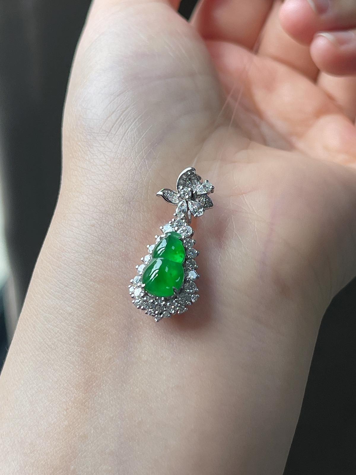 翡翠冰糯种绿色葫芦吊坠，印记：Au750,伴钻石