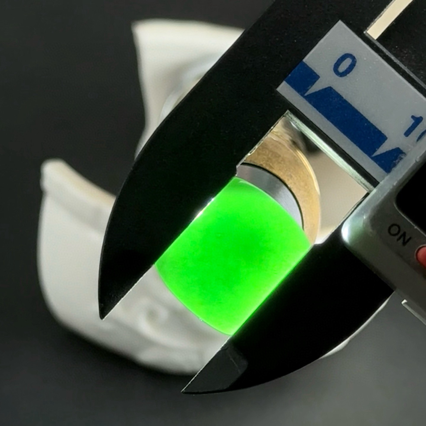 精品墨翠马鞍裸石戒面 种好色正 黑度极好 打灯通透 油性十足 尺寸15.2