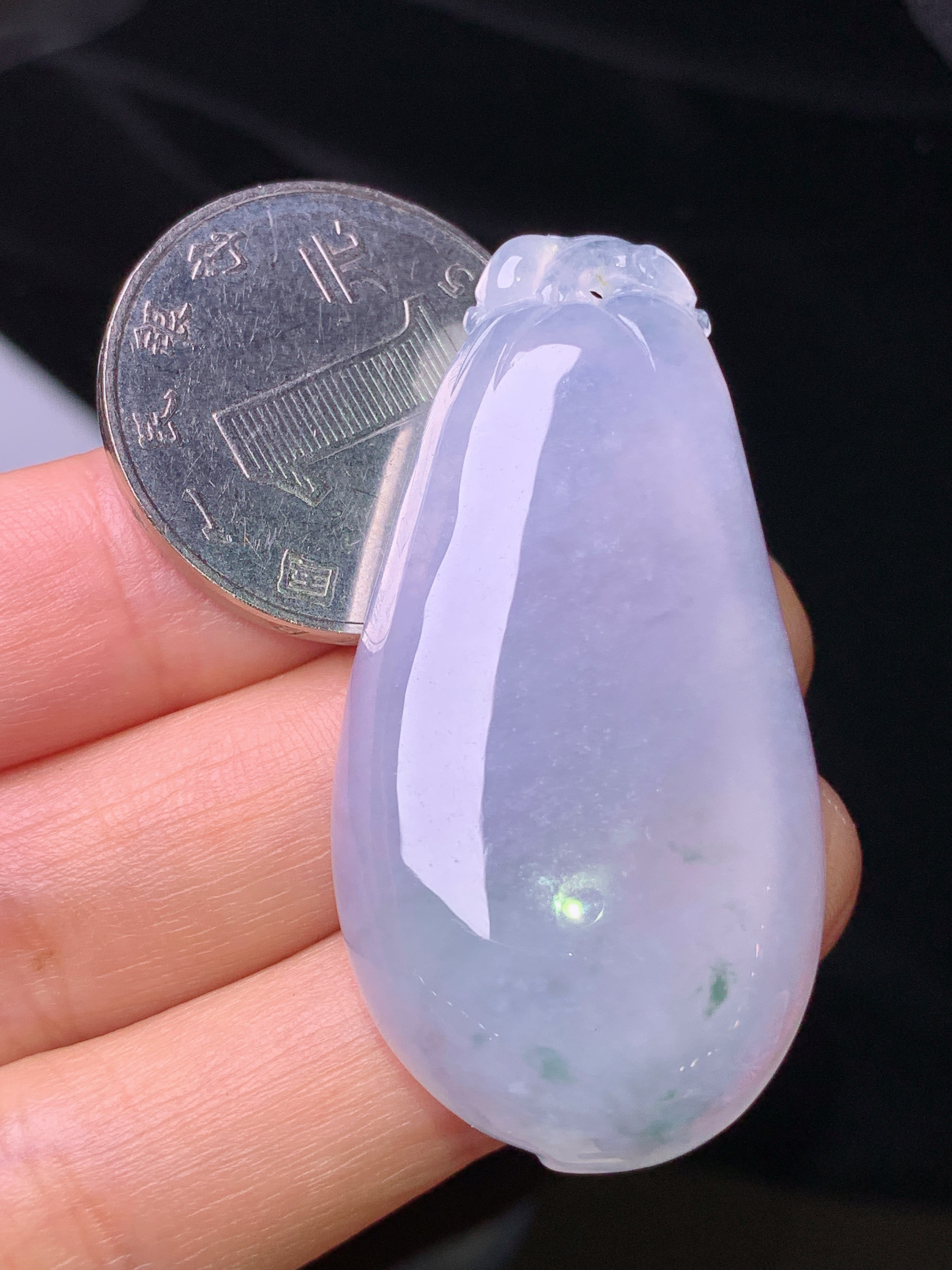 紫罗兰福瓜吊坠 玉质细腻 色泽艳丽清新 水润亮眼 整体尺寸46.3*23.6*9c1