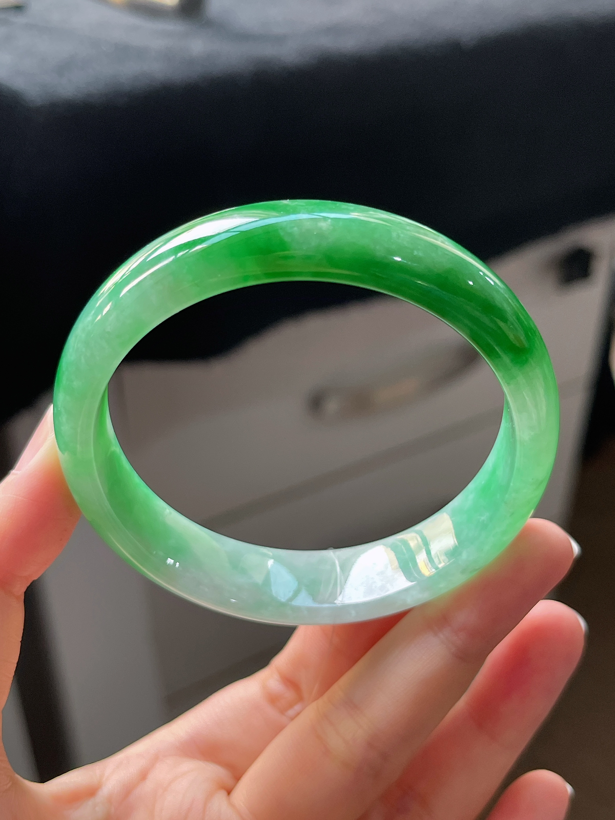 正圈58.4圈口，翡翠糯化种飘绿手镯