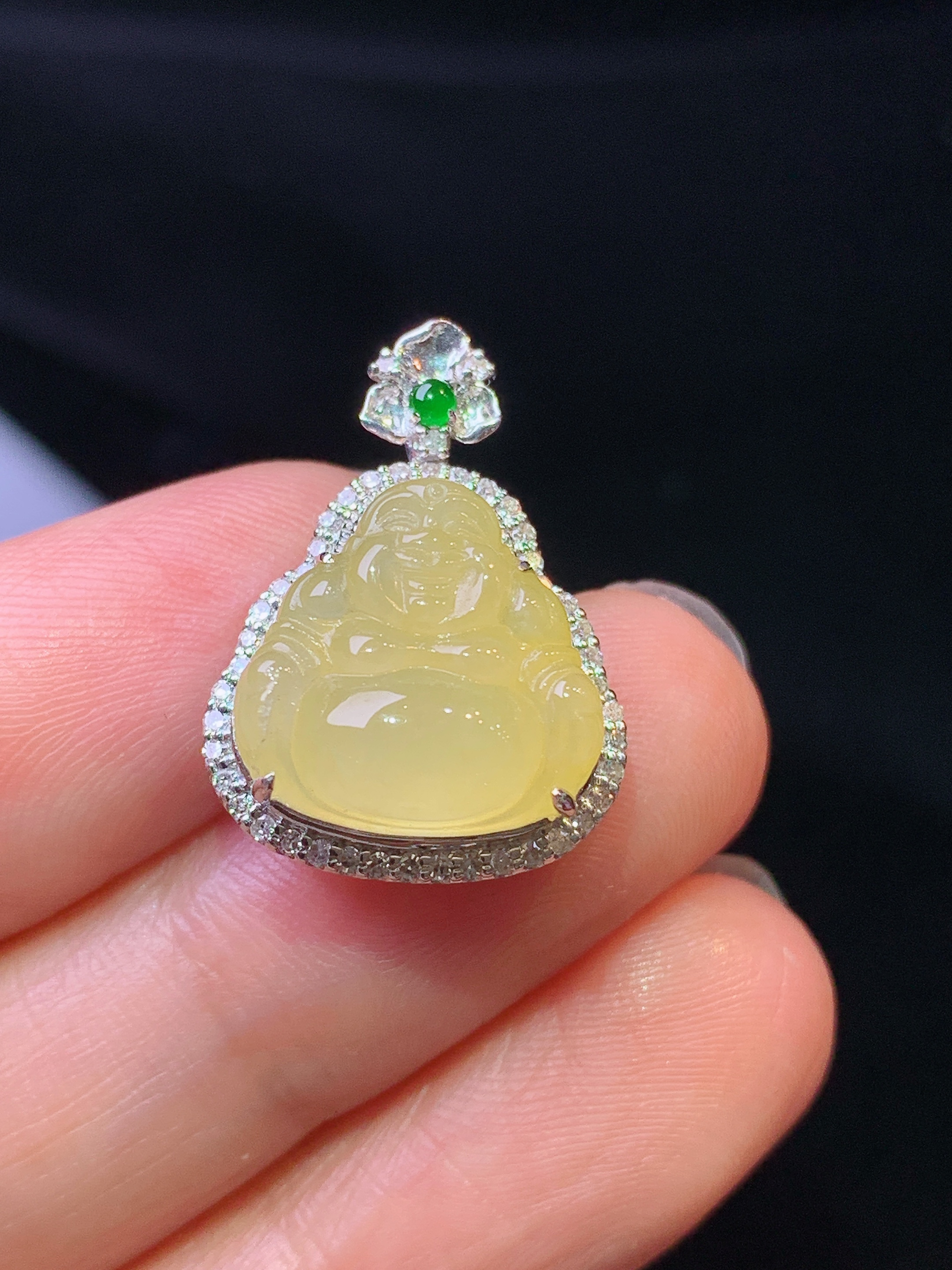 18k金钻镶嵌黄翡佛系公吊坠 玉质细腻 色泽艳丽清新 水润亮眼 整体尺寸22*15.5*10.2z2