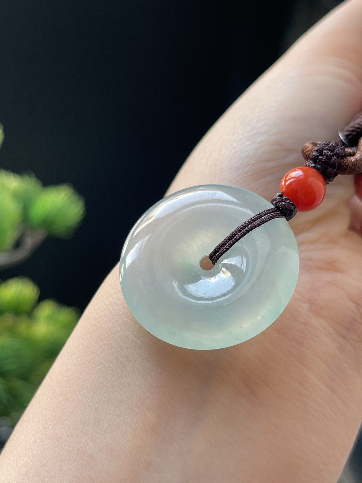 翡翠冰糯种淡绿色平安扣，配珠未测