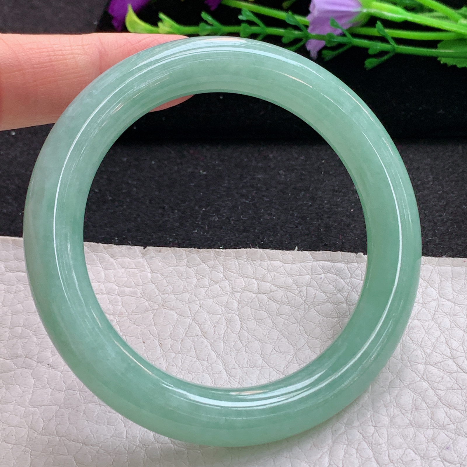 n实拍56.5*10.5美人镯 天然缅甸翡翠A货手镯水润甜绿圆条玉手环