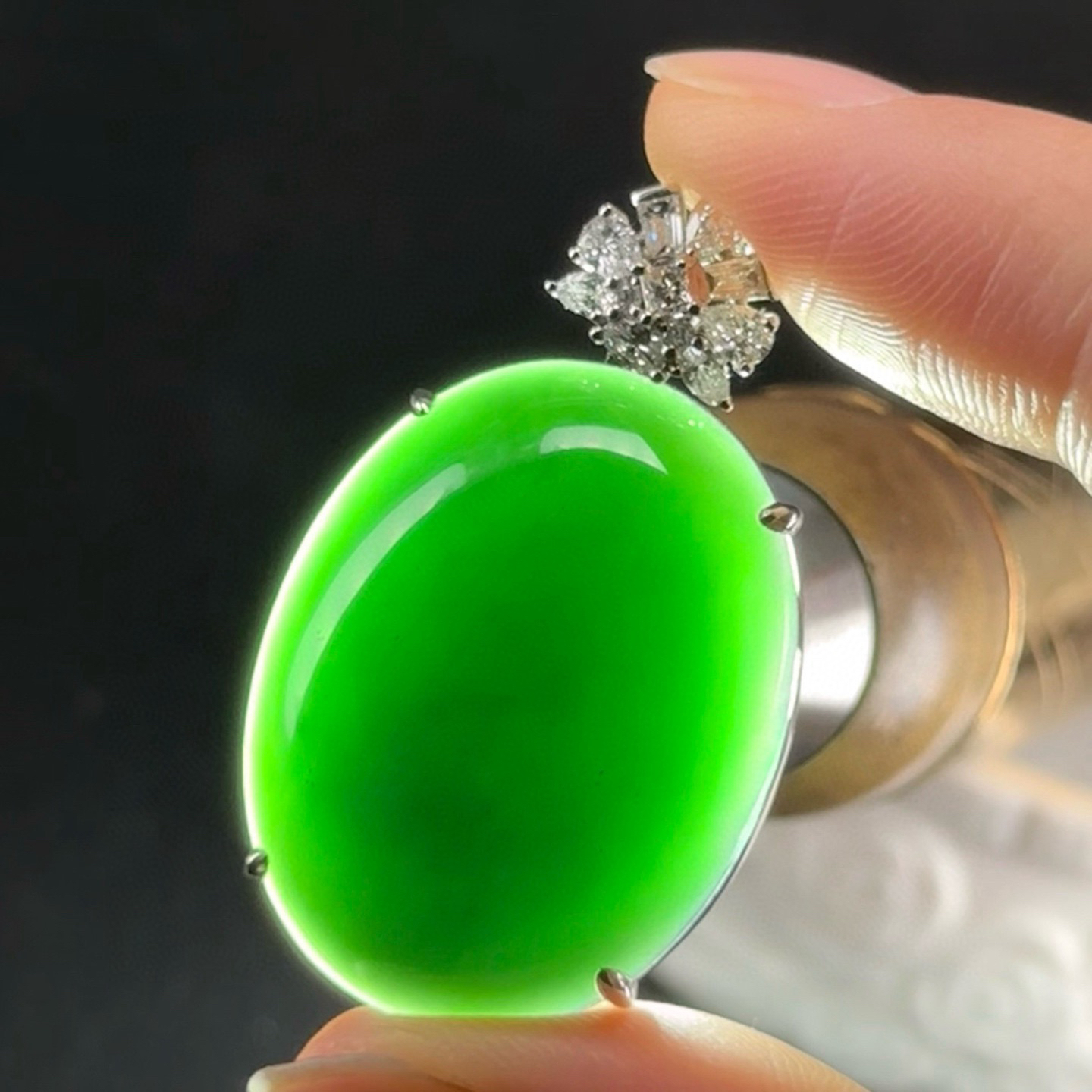 精品18k满钻墨翠蛋面吊坠 简约大气 种好色正 黑度极好 打灯通透 尺寸38.2