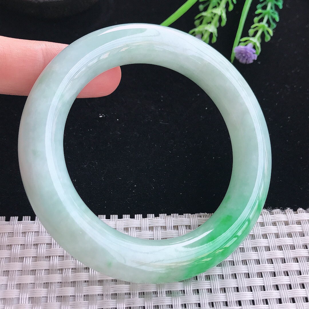 实拍天然翡翠56.5/12.7/12.3老坑精美温润飘阳绿胖圆条手镯翡翠玉镯手环