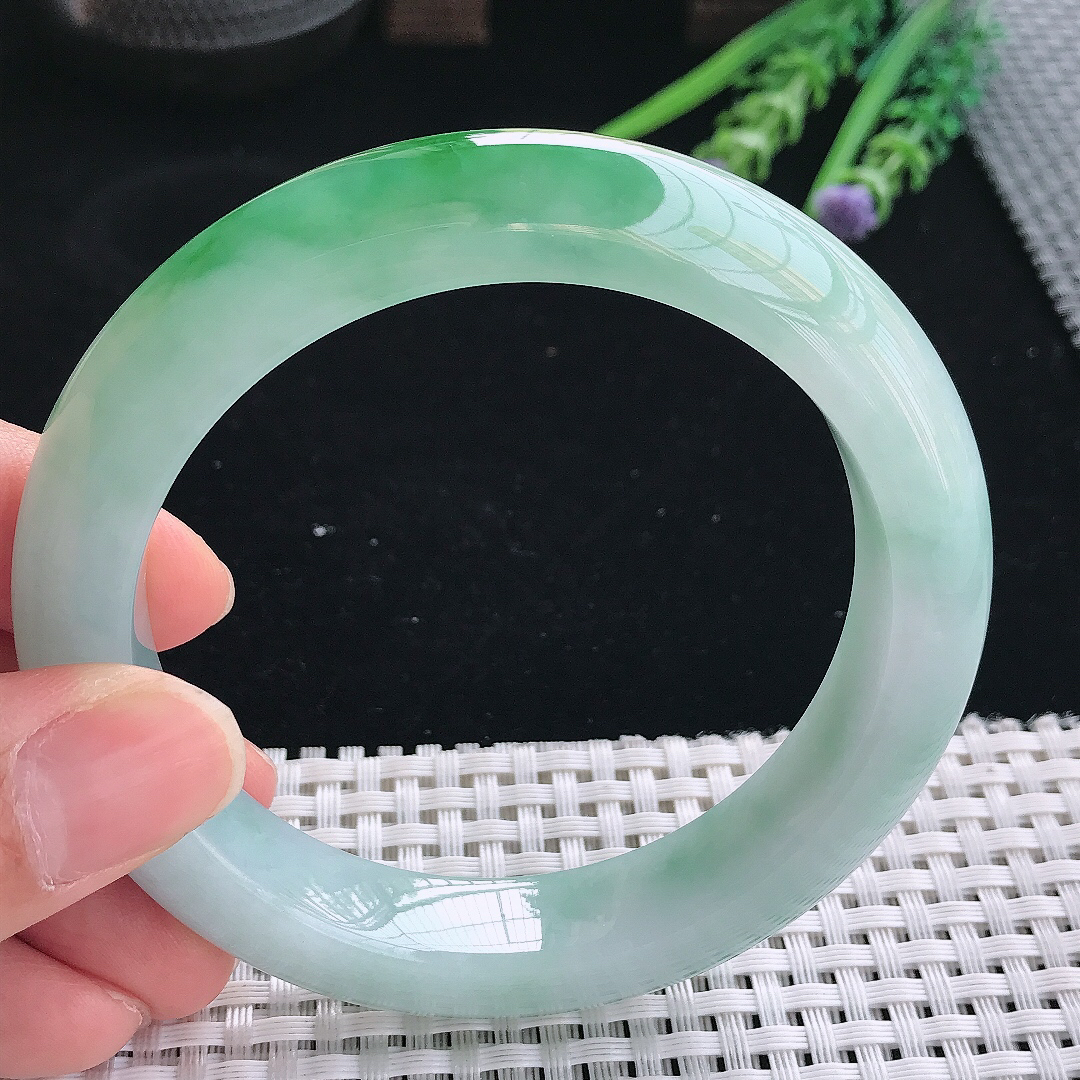 实拍天然翡翠61/13.2/10.2大圈口老坑冰润起胶飘阳绿手镯翡翠玉镯手环