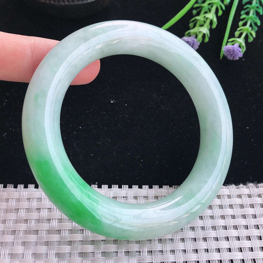 实拍天然翡翠56.5/12.7/12.3老坑精美温润飘阳绿胖圆条手镯翡翠玉镯手环