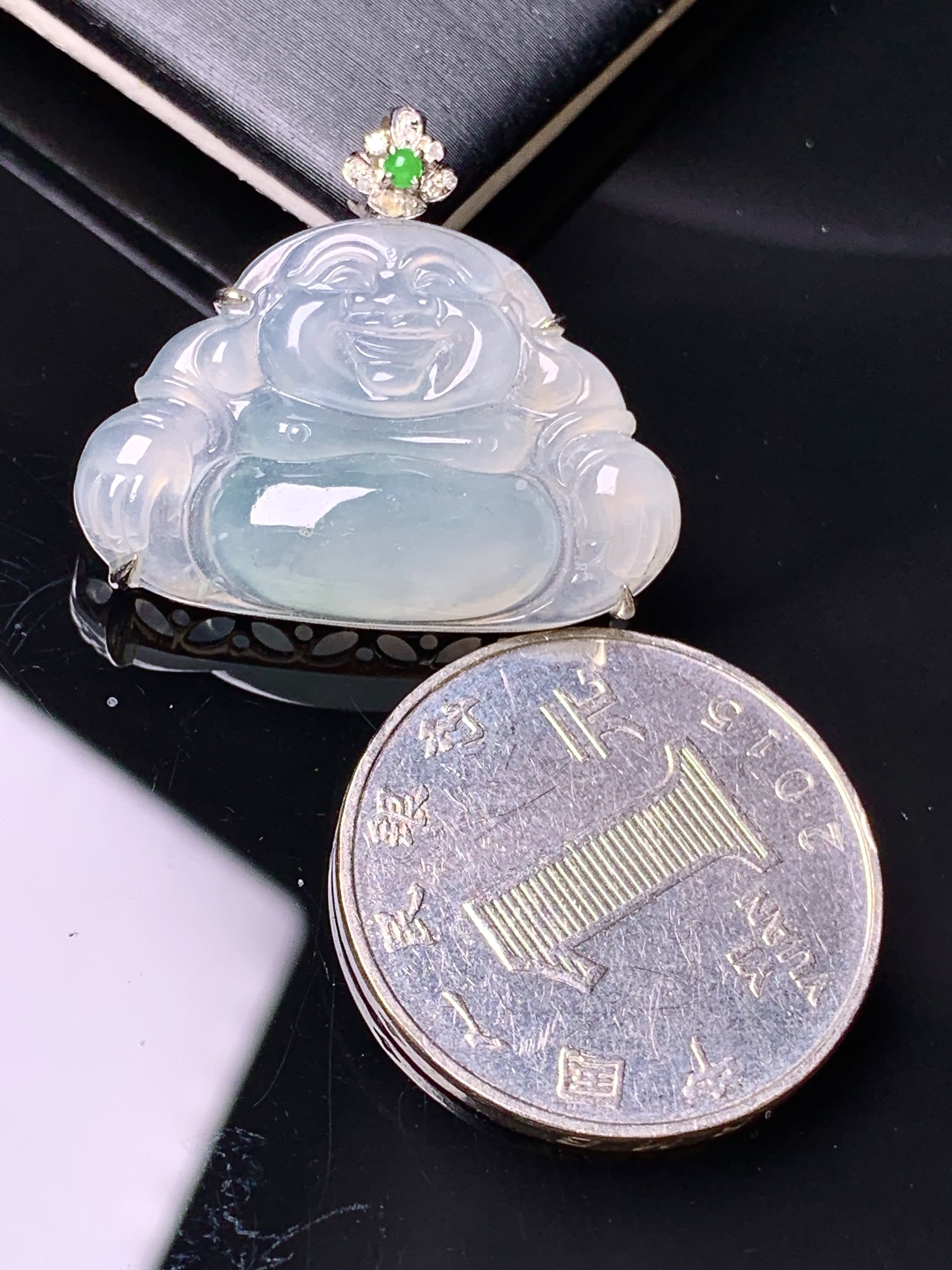 18k金钻冰种佛公镶嵌吊坠 玉质细腻 色泽艳丽清新 水润亮眼 整体尺寸24.5*28*6.6yz