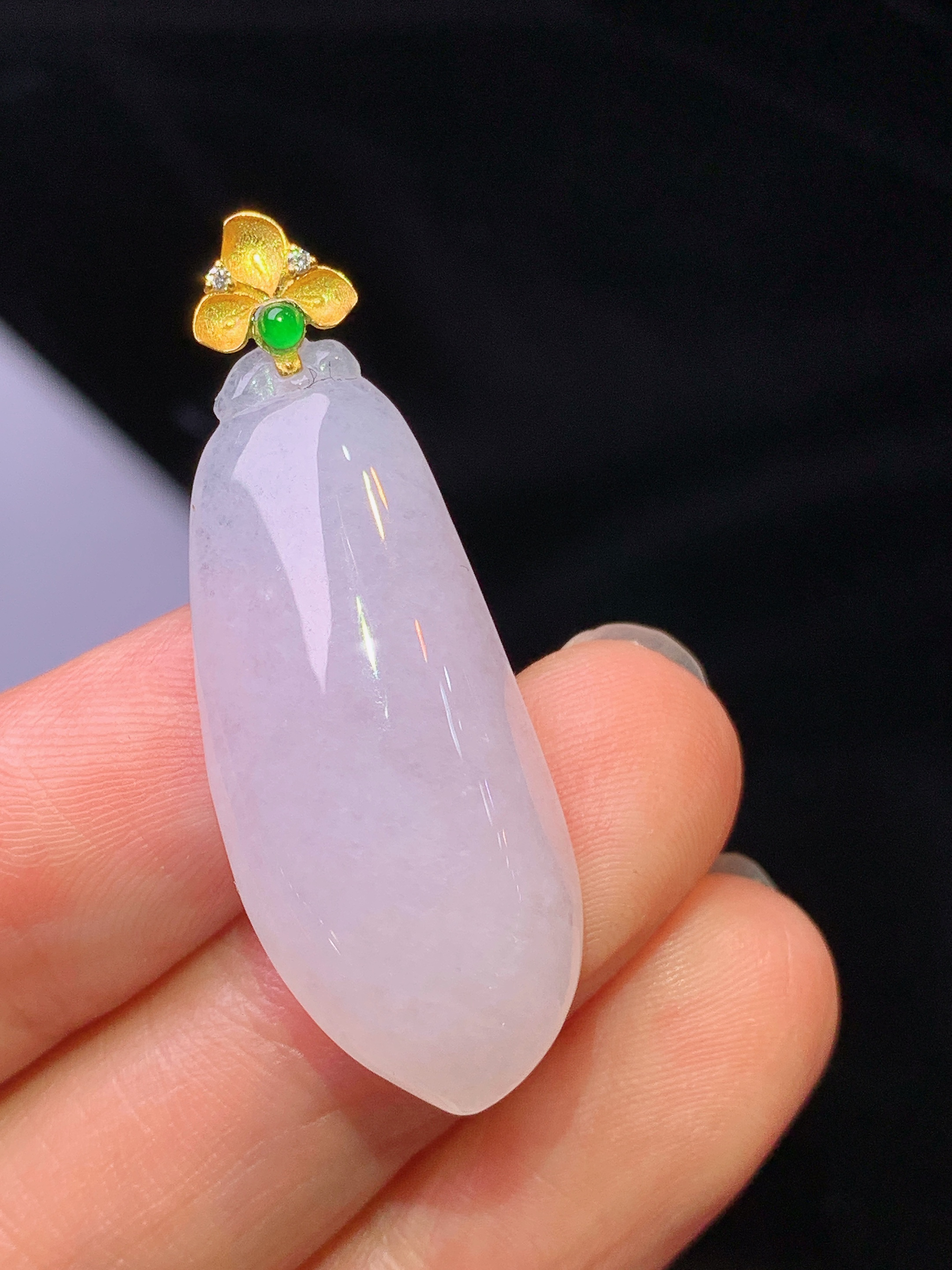 18k金钻镶嵌淡紫罗兰福瓜吊坠 玉质细腻 色泽艳丽清新 水润亮眼 整体尺寸38.5*14.2*j2