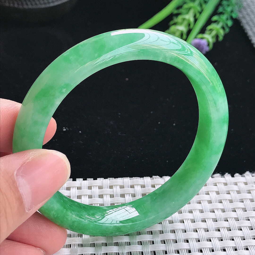 实拍天然翡翠56.5/11.8/8.3老坑精美满绿辣阳绿手镯翡翠玉镯手环