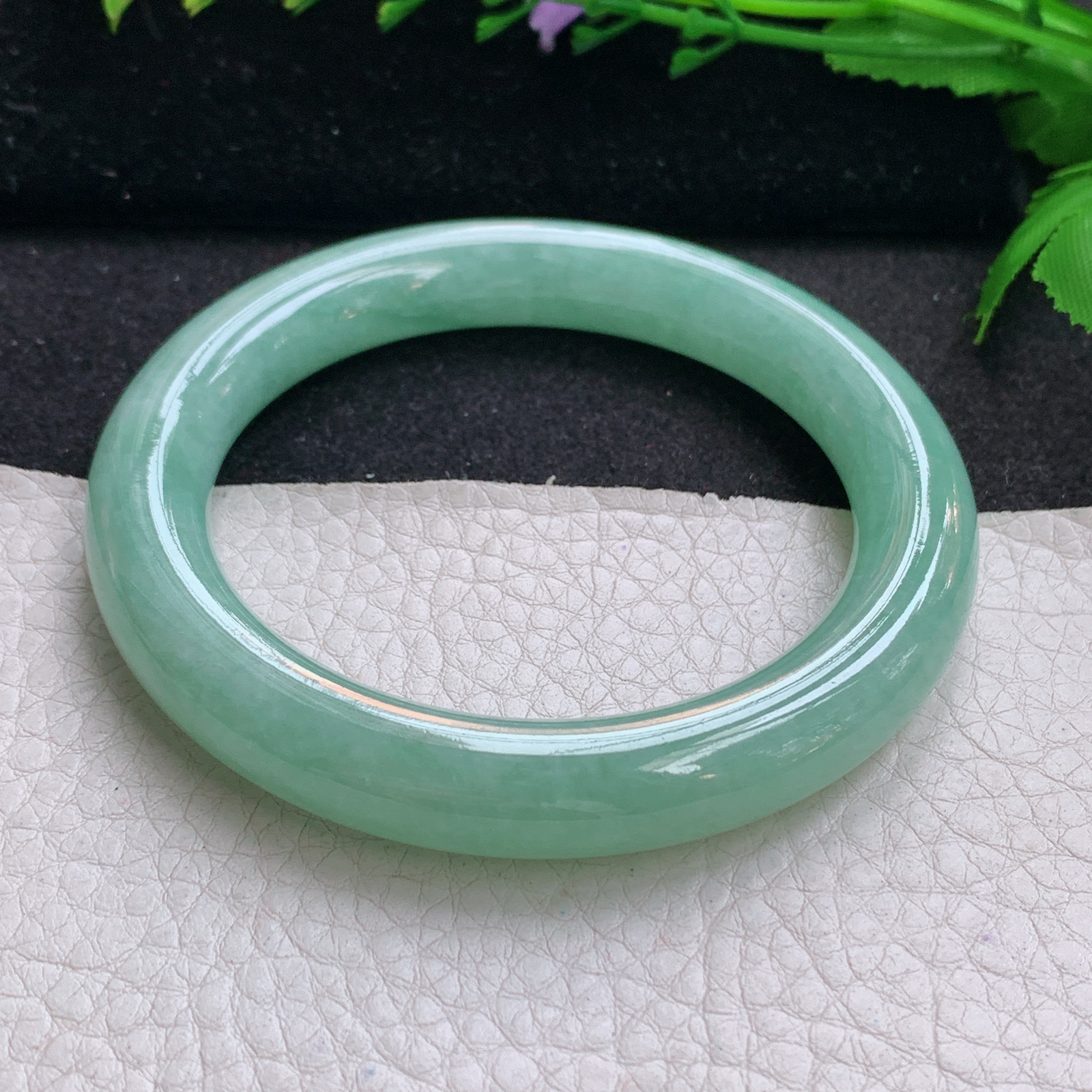 n实拍56.5*10.5美人镯 天然缅甸翡翠A货手镯水润甜绿圆条玉手环