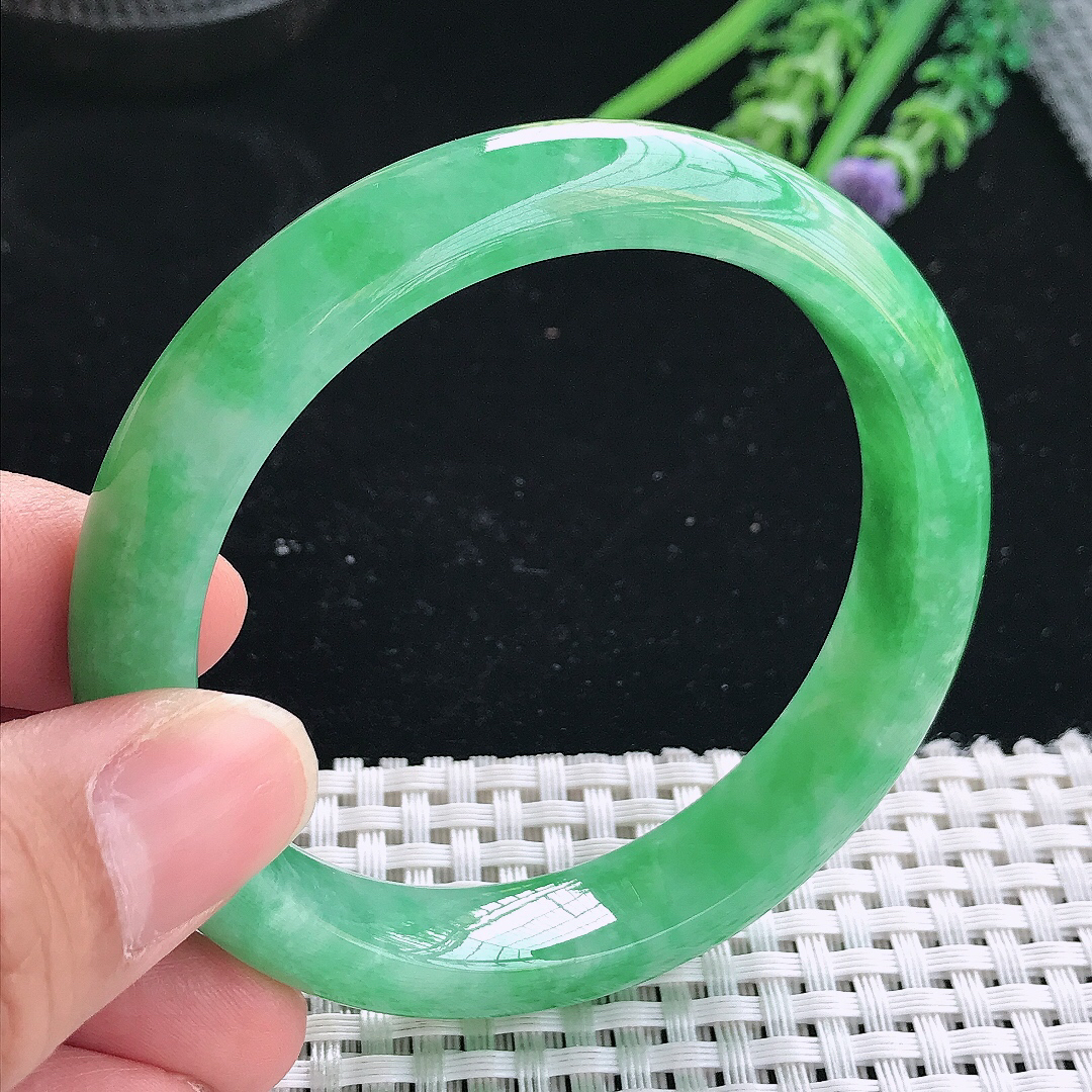 实拍天然翡翠56.5/11.8/8.3老坑精美满绿辣阳绿手镯翡翠玉镯手环