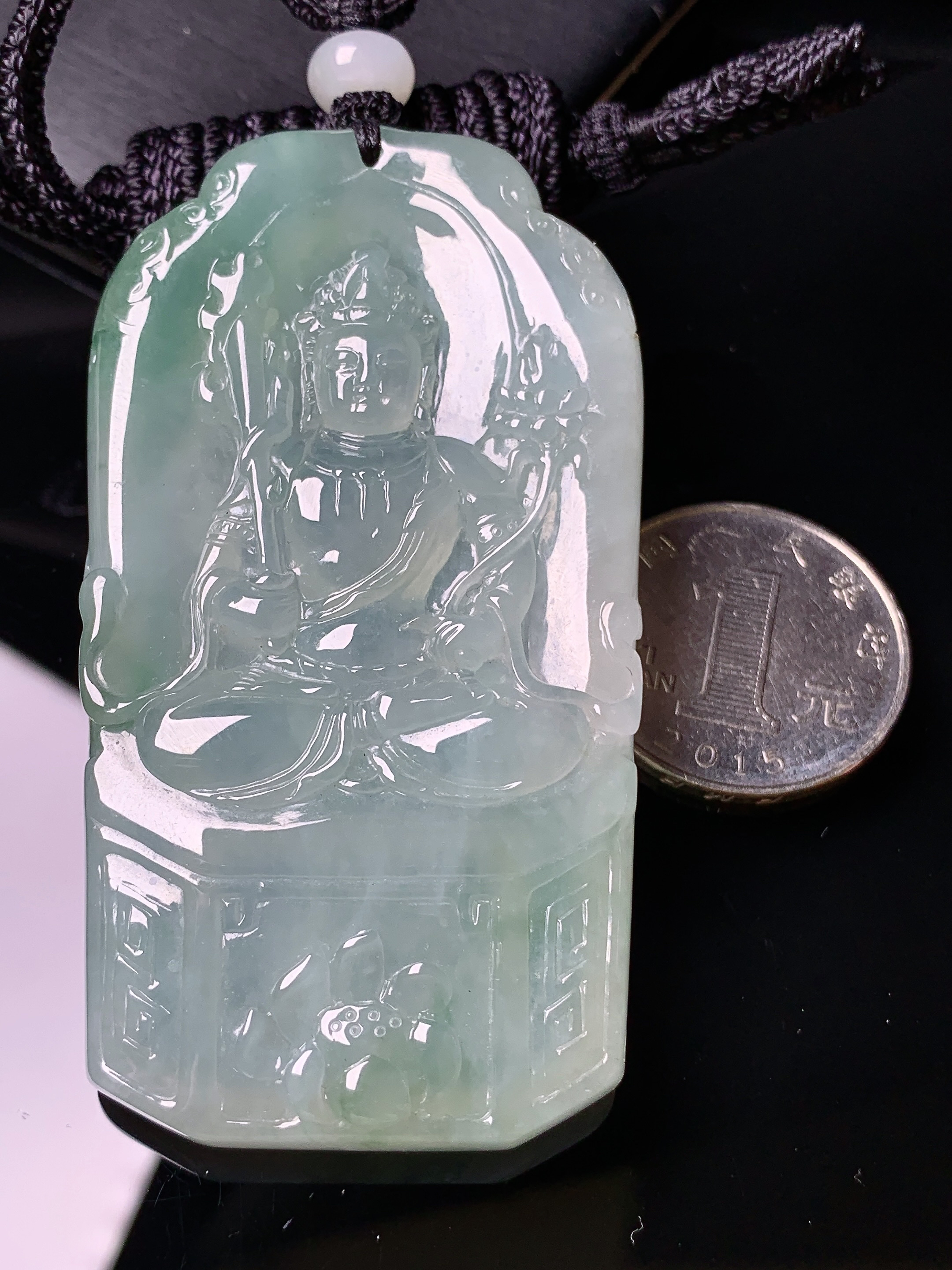 冰种飘绿观音菩萨吊坠 玉质细腻 色泽艳丽清新 水润亮眼 整体尺寸70*38.5*6.8L1