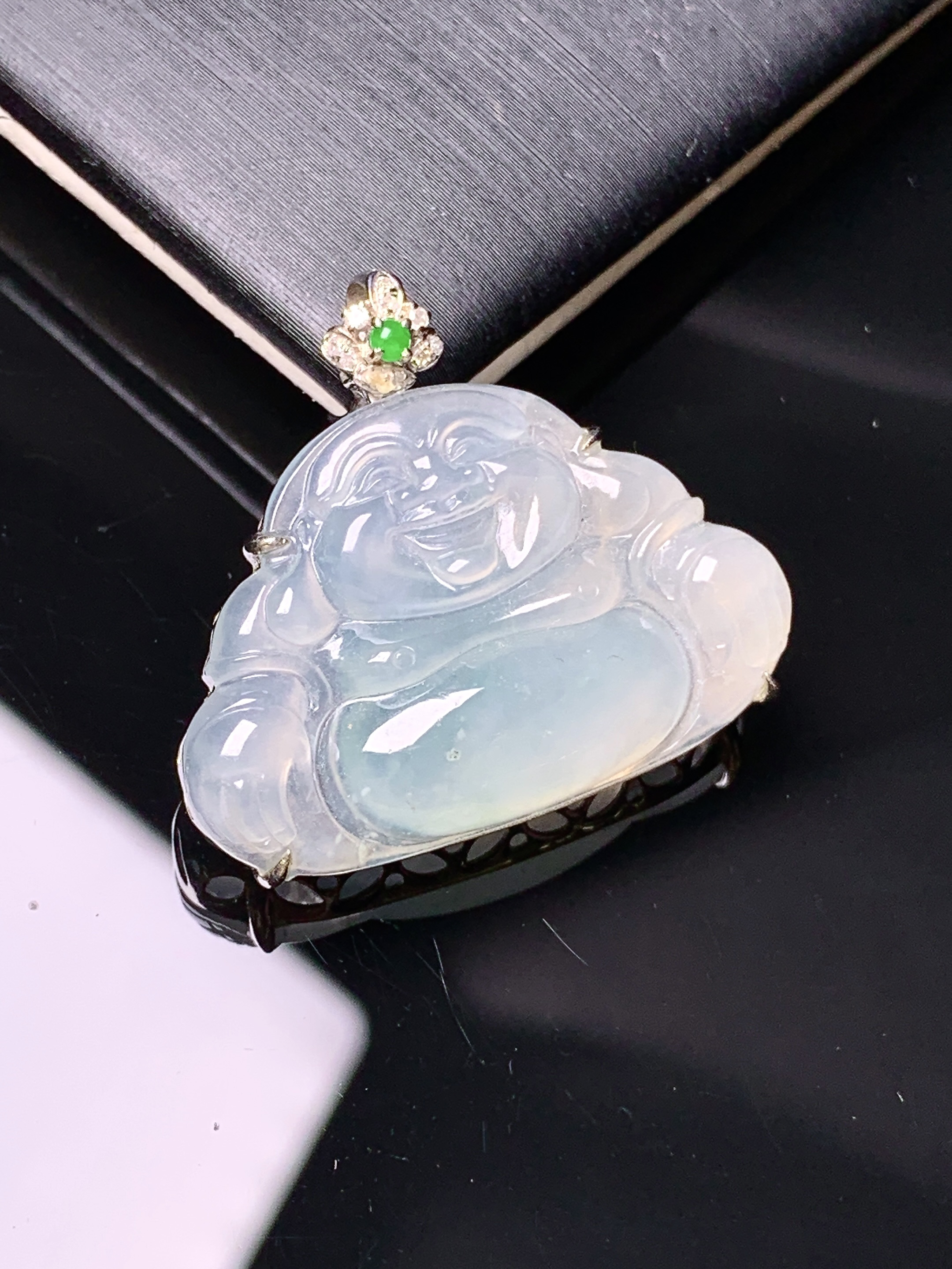 18k金钻冰种佛公镶嵌吊坠 玉质细腻 色泽艳丽清新 水润亮眼 整体尺寸24.5*28*6.6yz