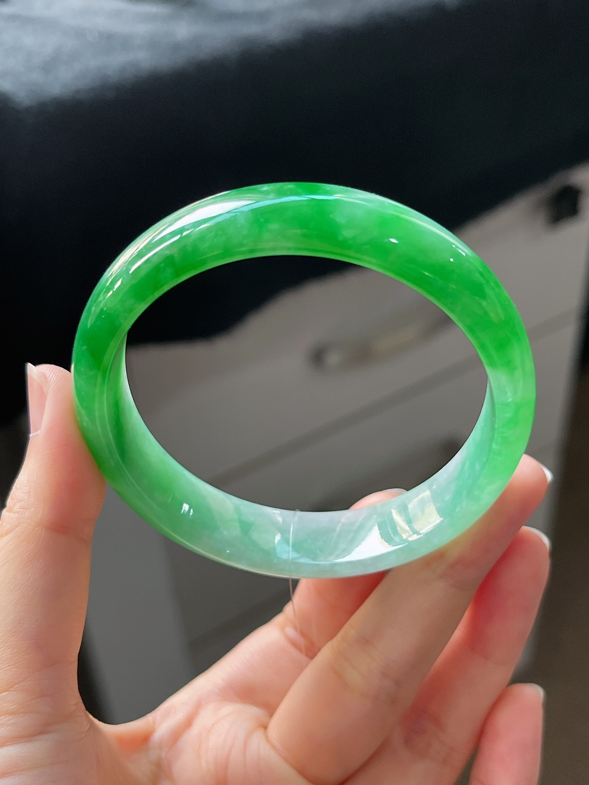 正圈58.4圈口，翡翠糯化种飘绿手镯