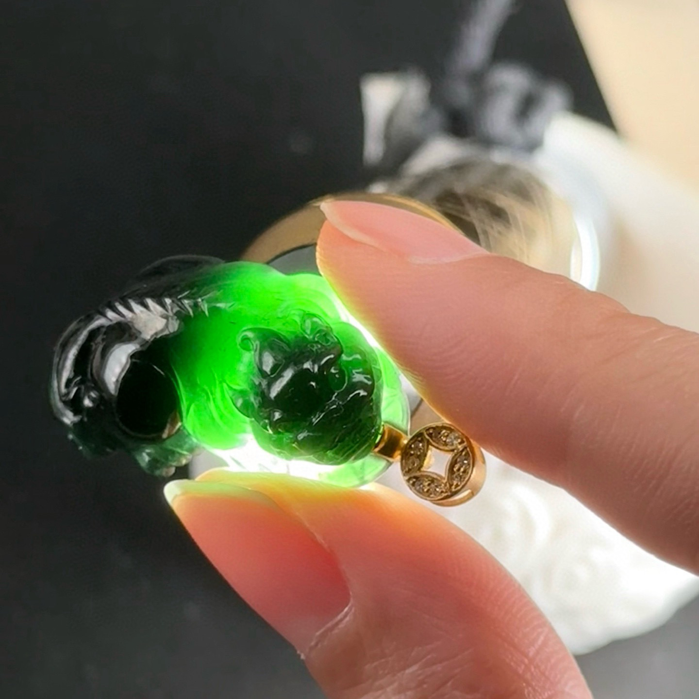 精品18k墨翠貔貅 种好色正 黑度极好 打灯通透 油性十足 尺寸33.3