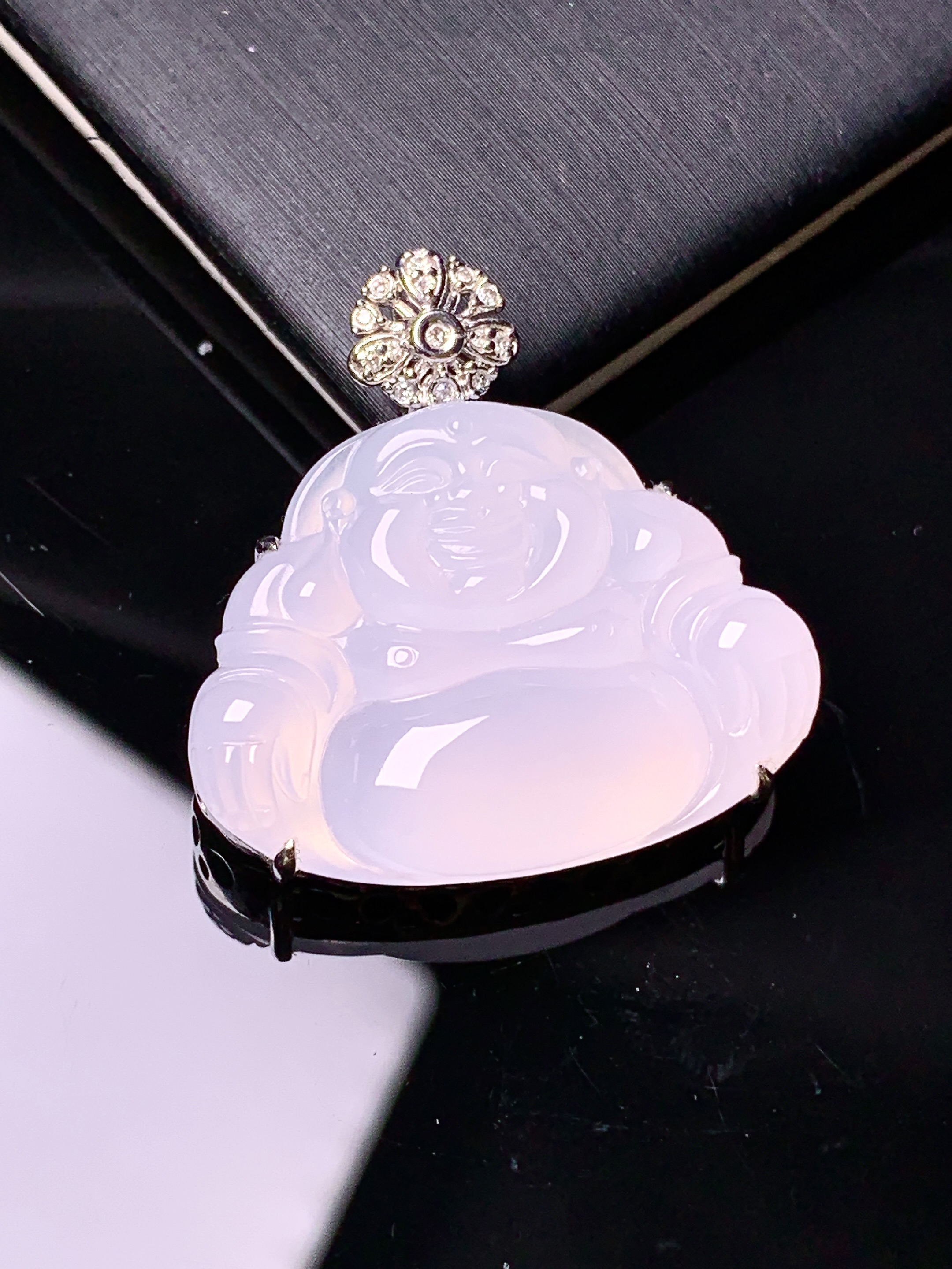 18k金钻镶嵌冰种佛公吊坠 玉质细腻 色泽艳丽清新 水润亮眼 整体尺寸28.3*27.5*7.2y4