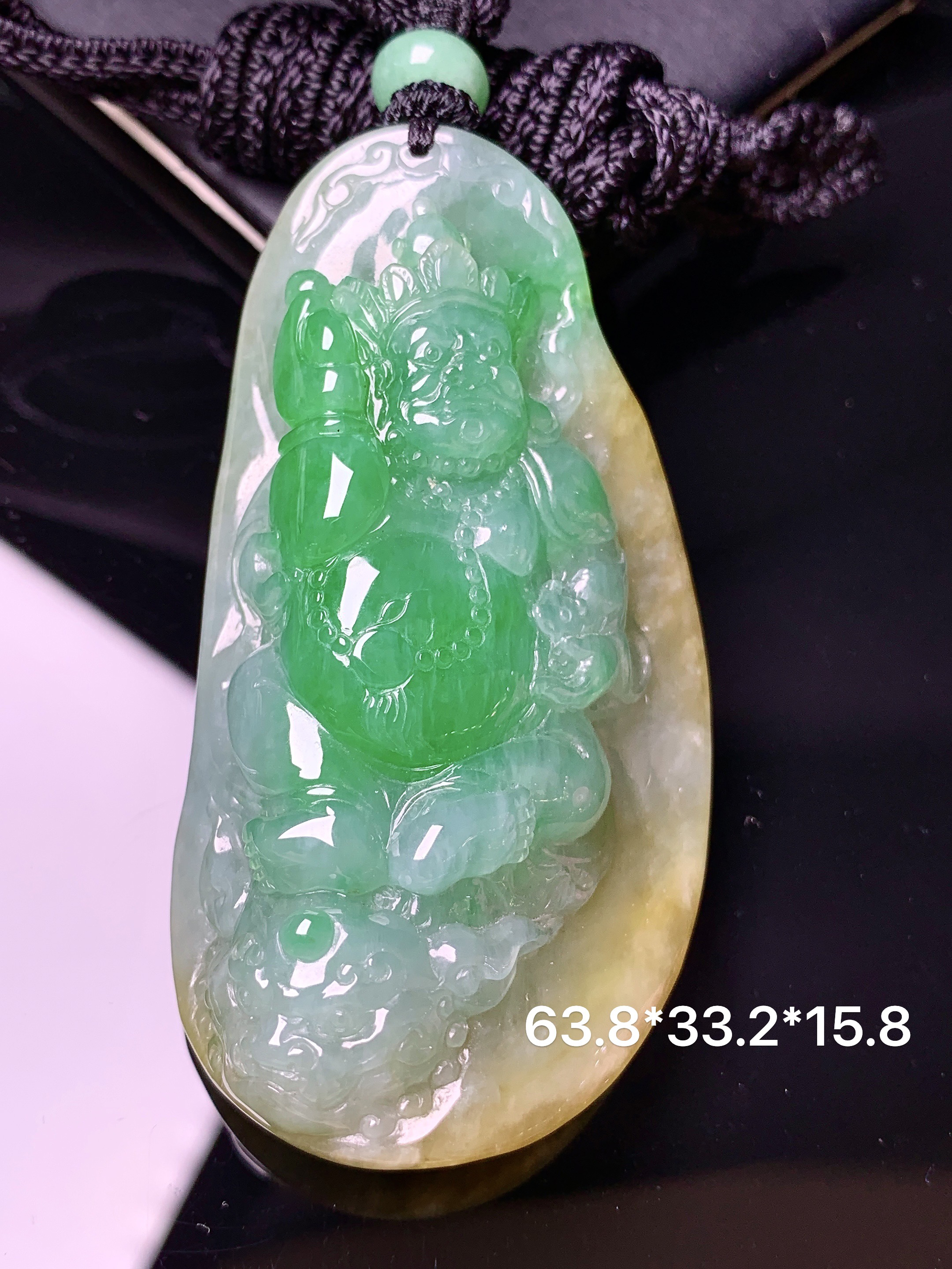 黄绿黄财神吊坠 玉质细腻 色泽艳丽清新 水润亮眼 整体尺寸63.8*33.2*15.8L