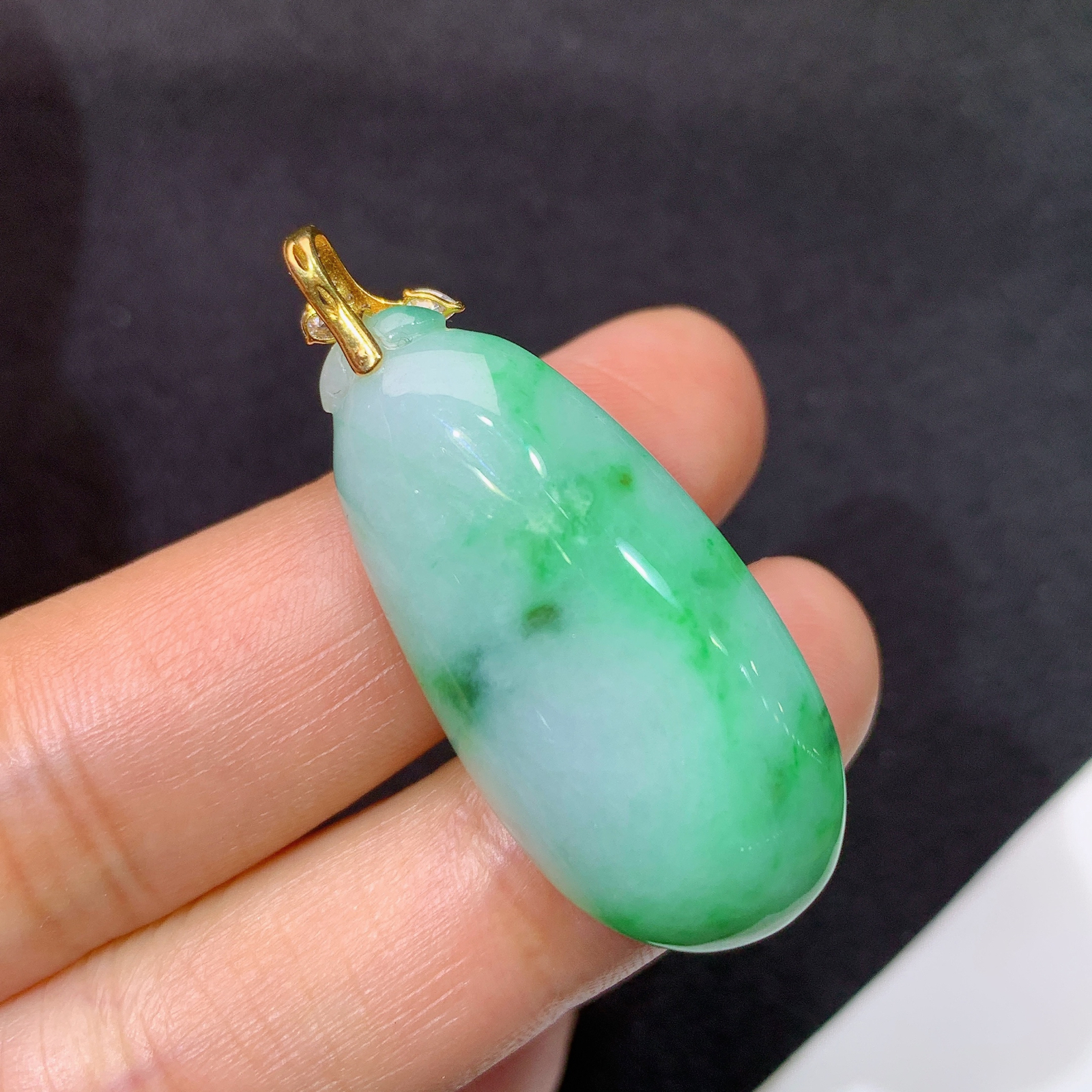 冰飘绿福瓜吊坠，18k金镶嵌，冰润细腻，种水足，J34 尺寸38.5*15.8*11.5