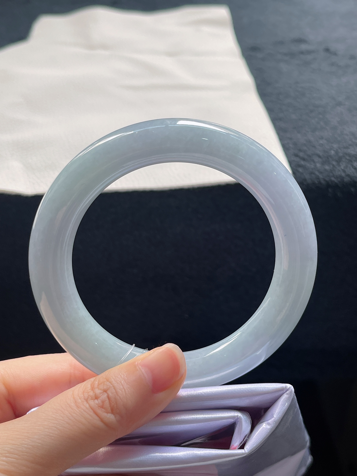 圆镯58.2圈口，翡翠糯化种淡蓝紫色手镯