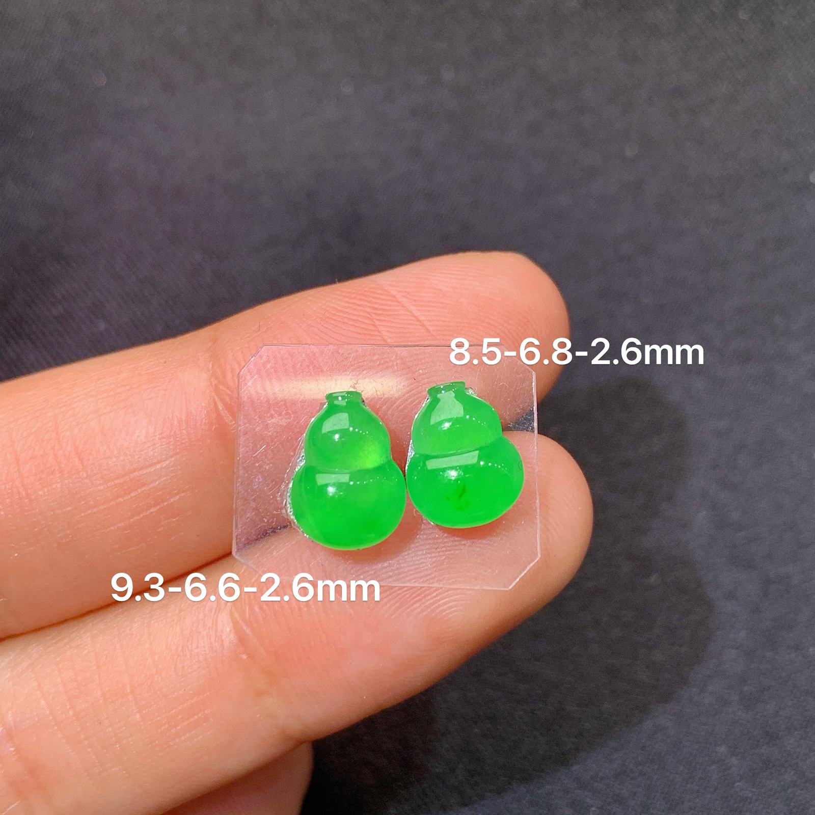 冰阳绿葫芦一对，镶嵌佳品，冰润色阳，种水足，Xg 尺寸8.5*6.8*2.6