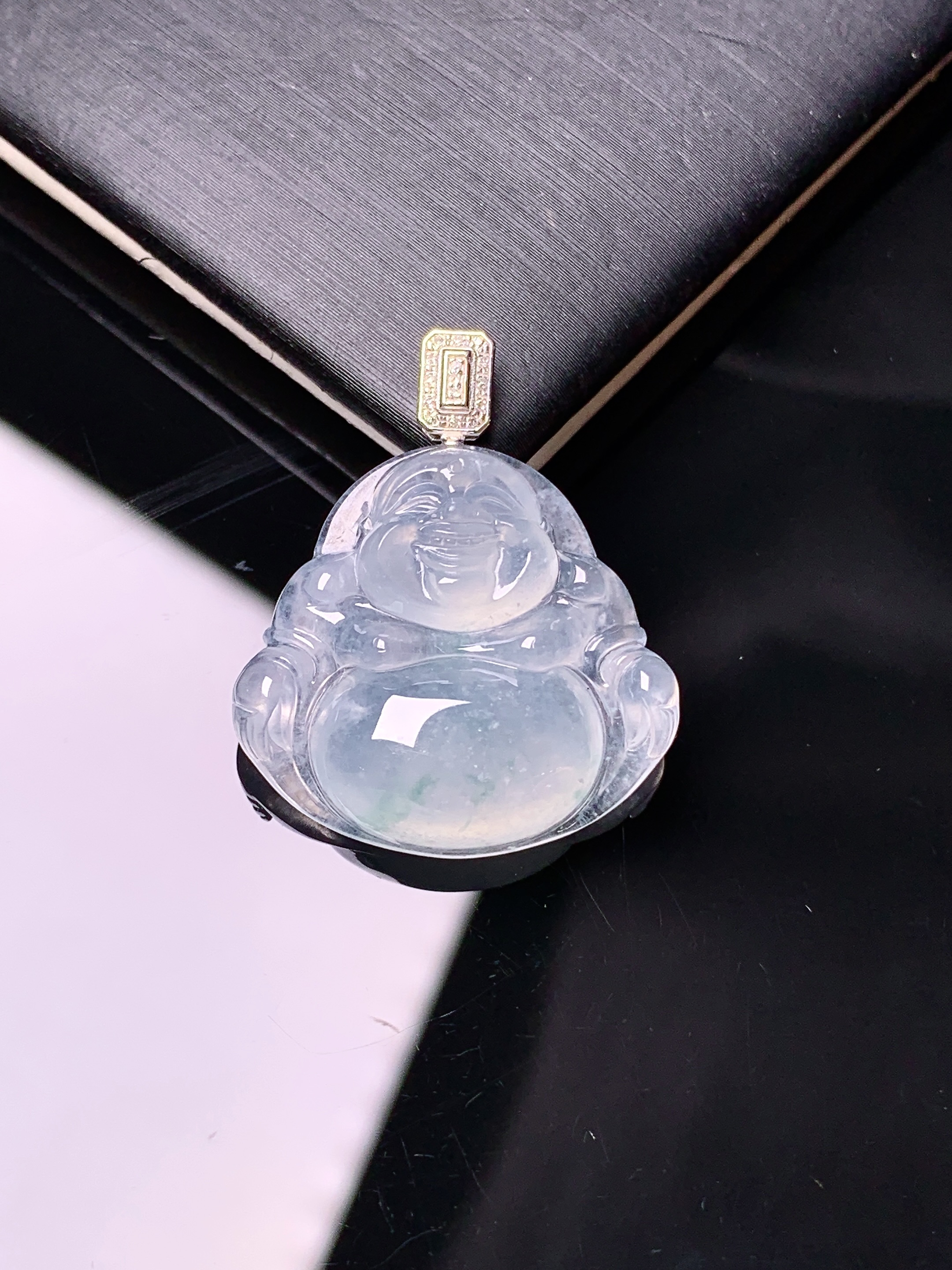 18k金钻镶嵌冰种佛公吊坠 玉质细腻 色泽艳丽清新 水润亮眼 整体尺寸27.3*22.8*5.8d1