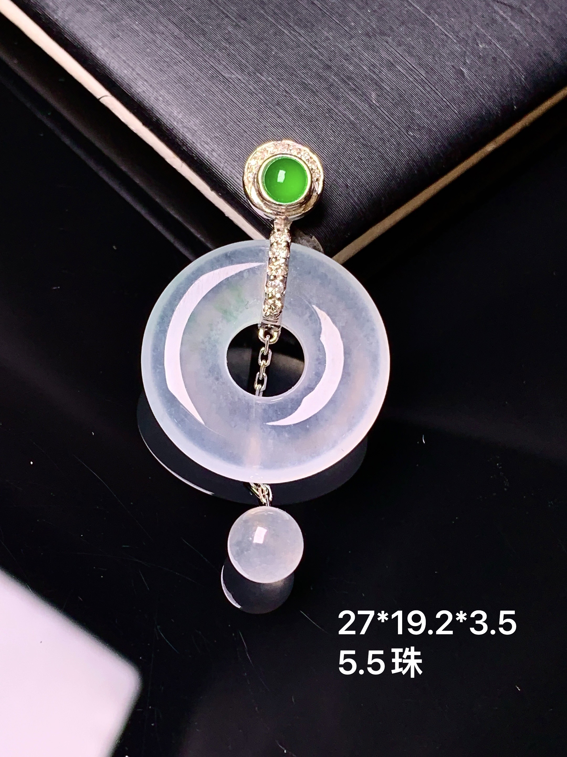 18k金钻镶嵌冰种平安扣吊坠 玉质细腻 色泽艳丽清新 水润亮眼 整体尺寸27*19.2*3.5L3