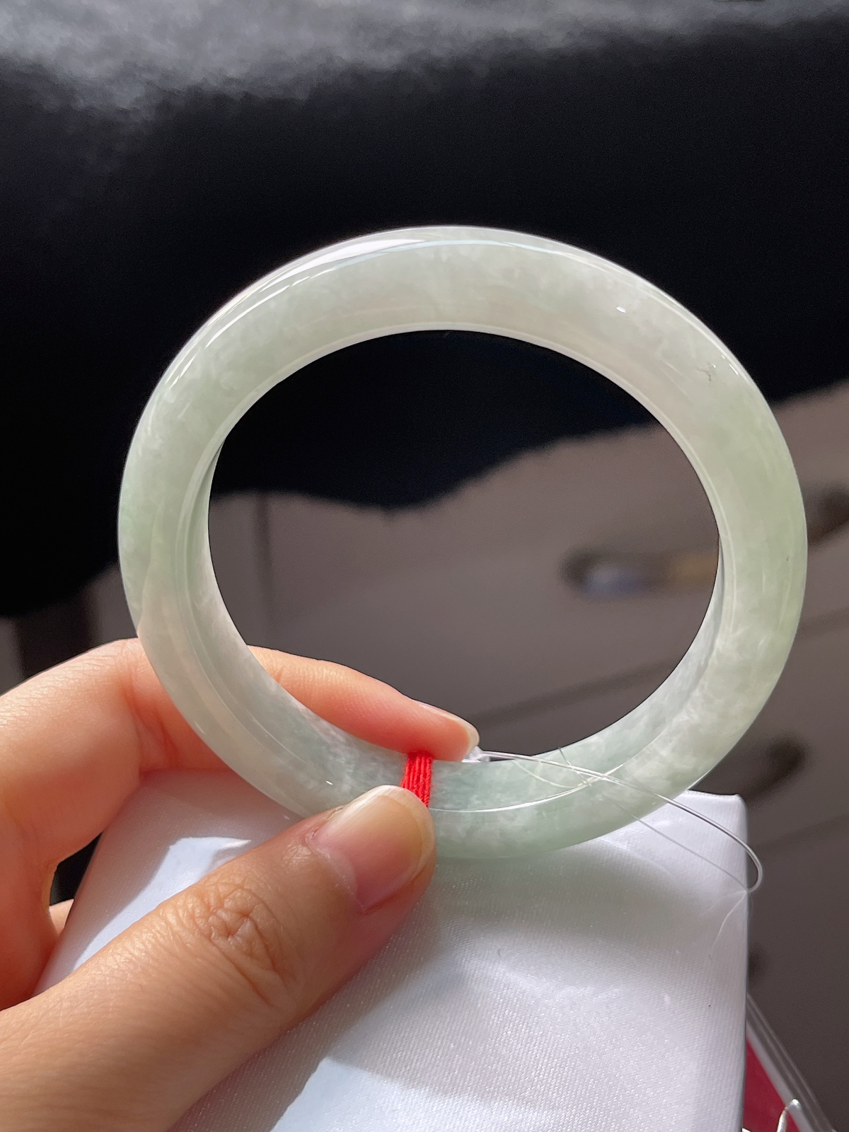 正圈55.7圈口，翡翠糯化种浅绿色手镯