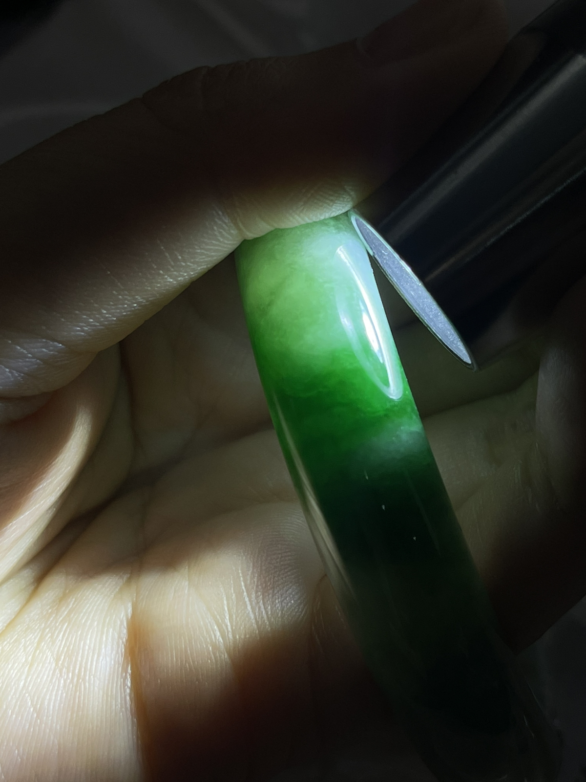 正圈56.9圈口，翡翠糯化种飘绿手镯