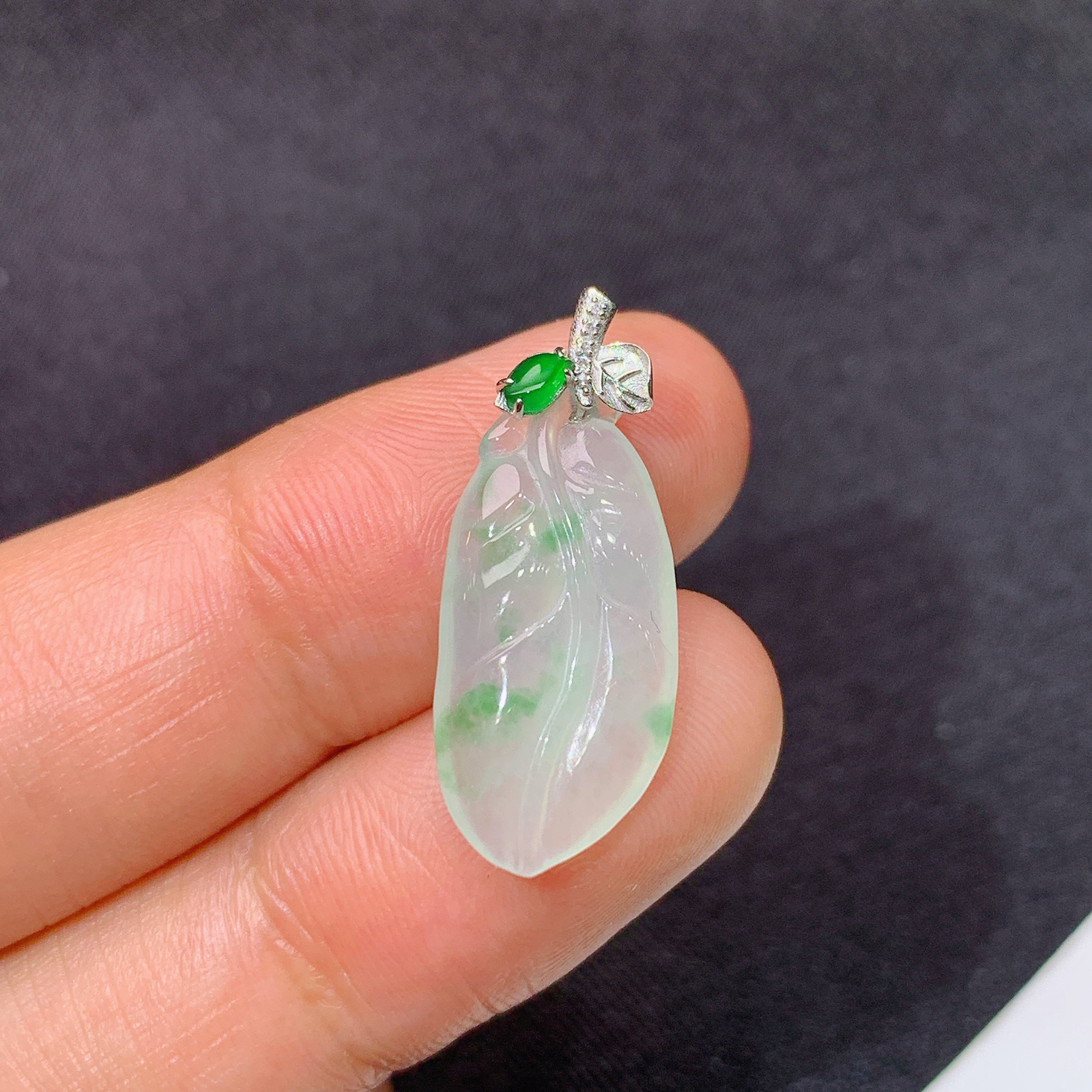 冰飘花树叶吊坠，18k金镶嵌，冰润细腻，种水足，J34 尺寸24.8*9.6*3.3