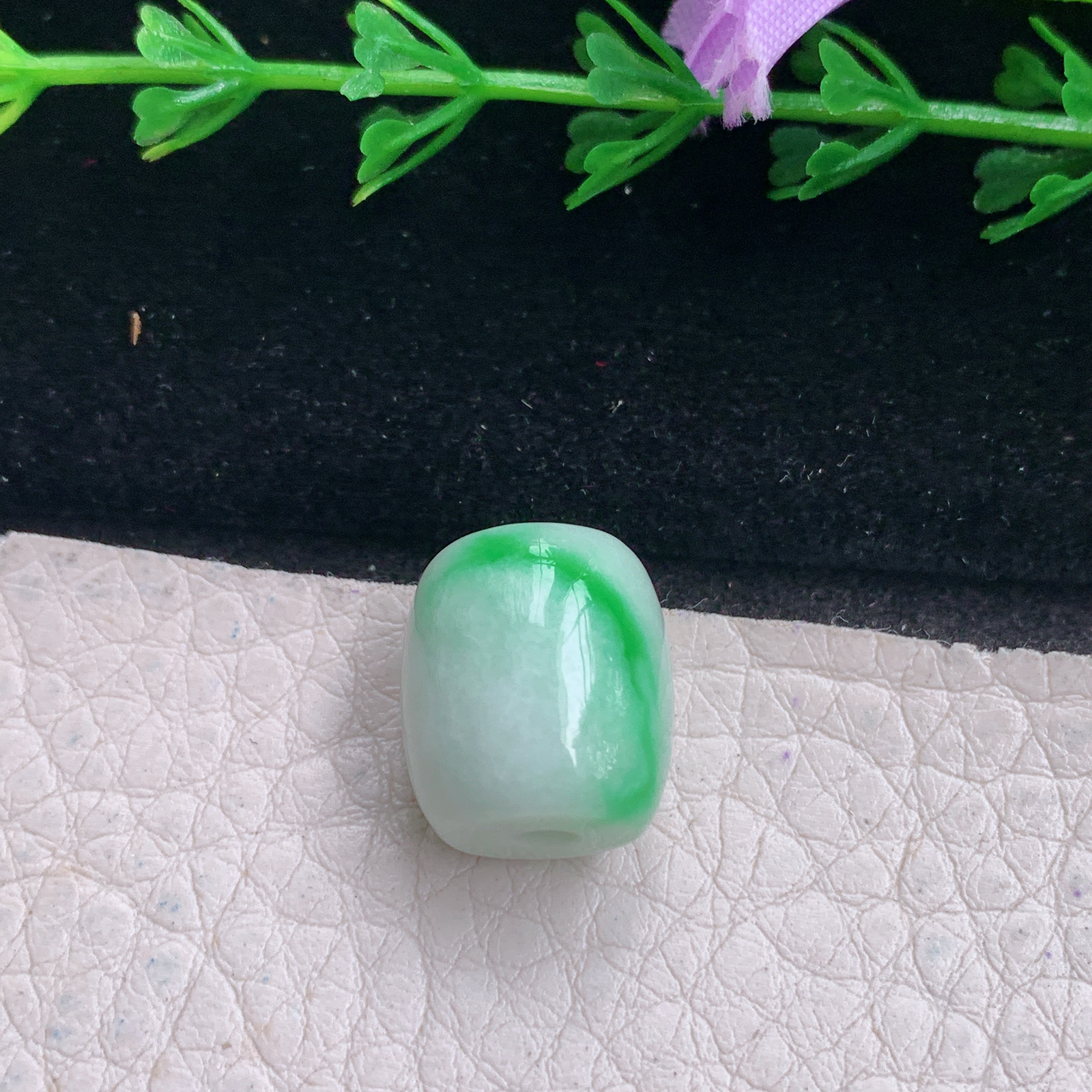 py实拍13.9*12.6缅甸翡翠精雕白底青路路通 财运亨通玉项坠 玉挂件