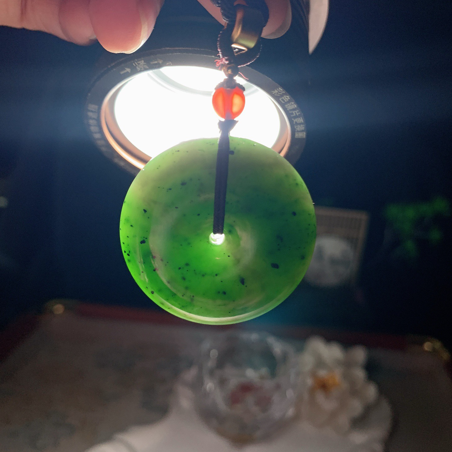 和田玉菠菜绿俄罗斯碧玉平安扣挂件 尺寸36/14重41克。玉质细腻油润。手推出油。佩戴高端典雅。lt260318