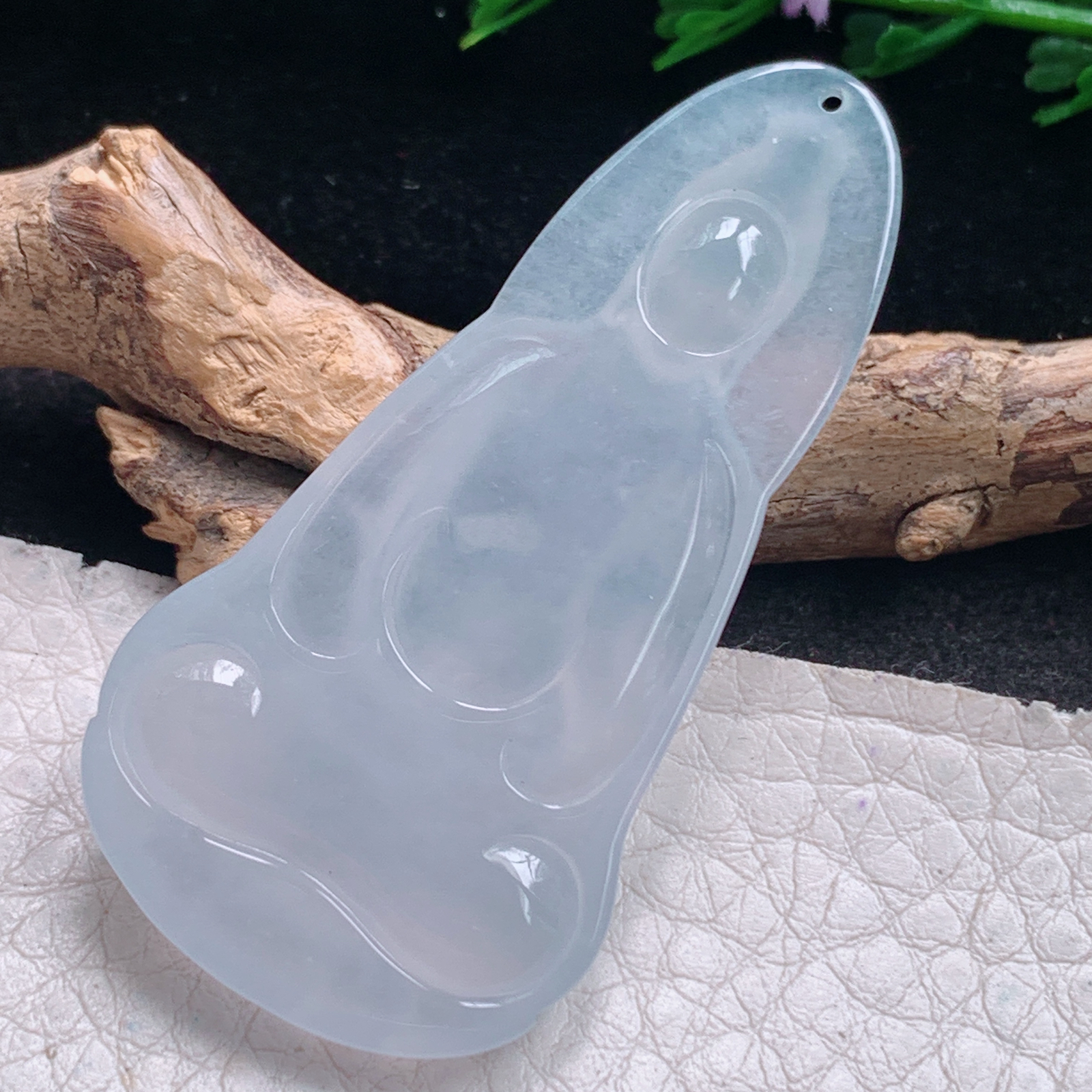 lz实拍53*26.2*5.6缅甸天然翡翠a货精雕冰起光持瓶观音玉吊坠 玉挂件